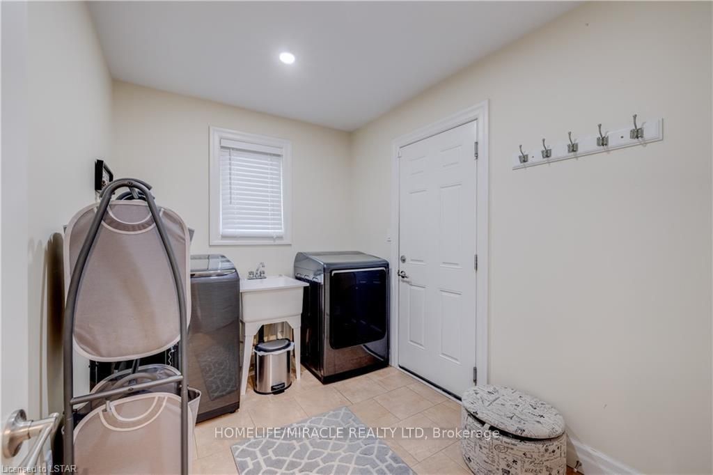 1285 Whetherfield Street Property Photo 21
