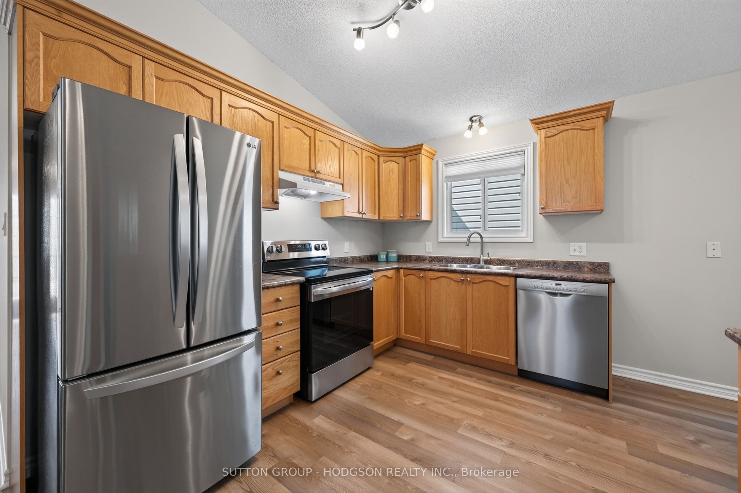 912 Blythwood Road Property Photo 6
