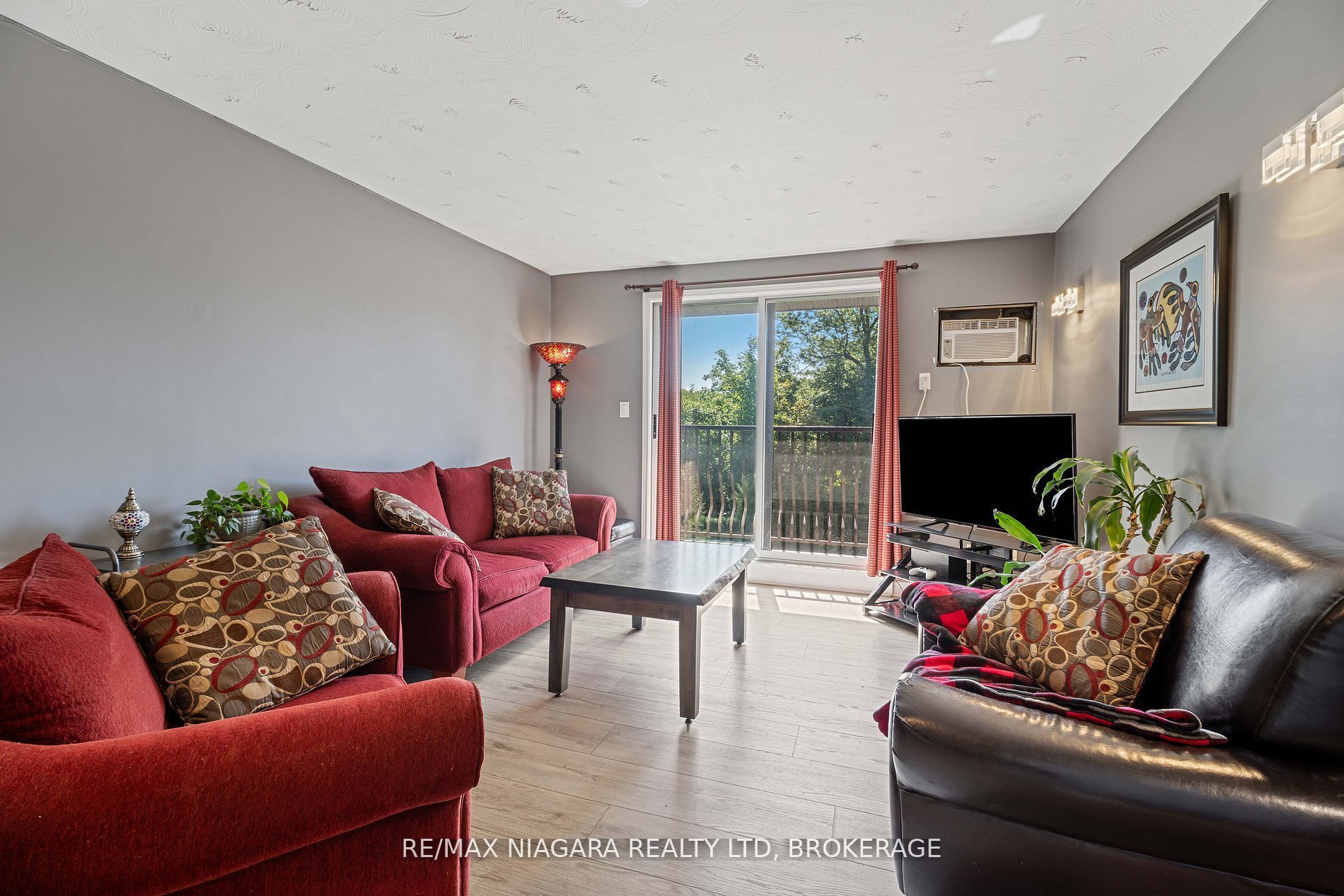 78 Welland Street N 302 Property Photo 6
