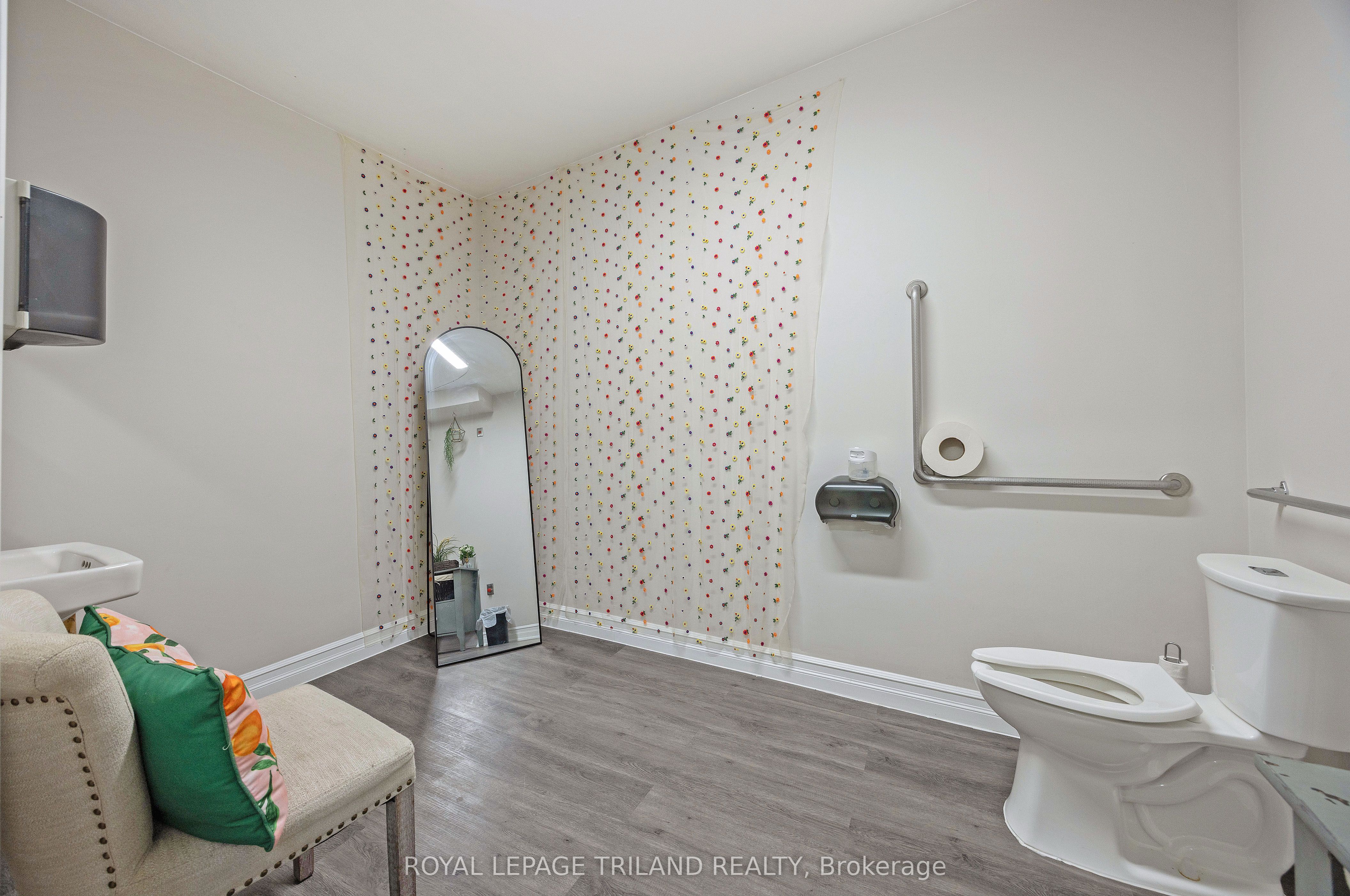 575 Talbot Street Property Photo 22