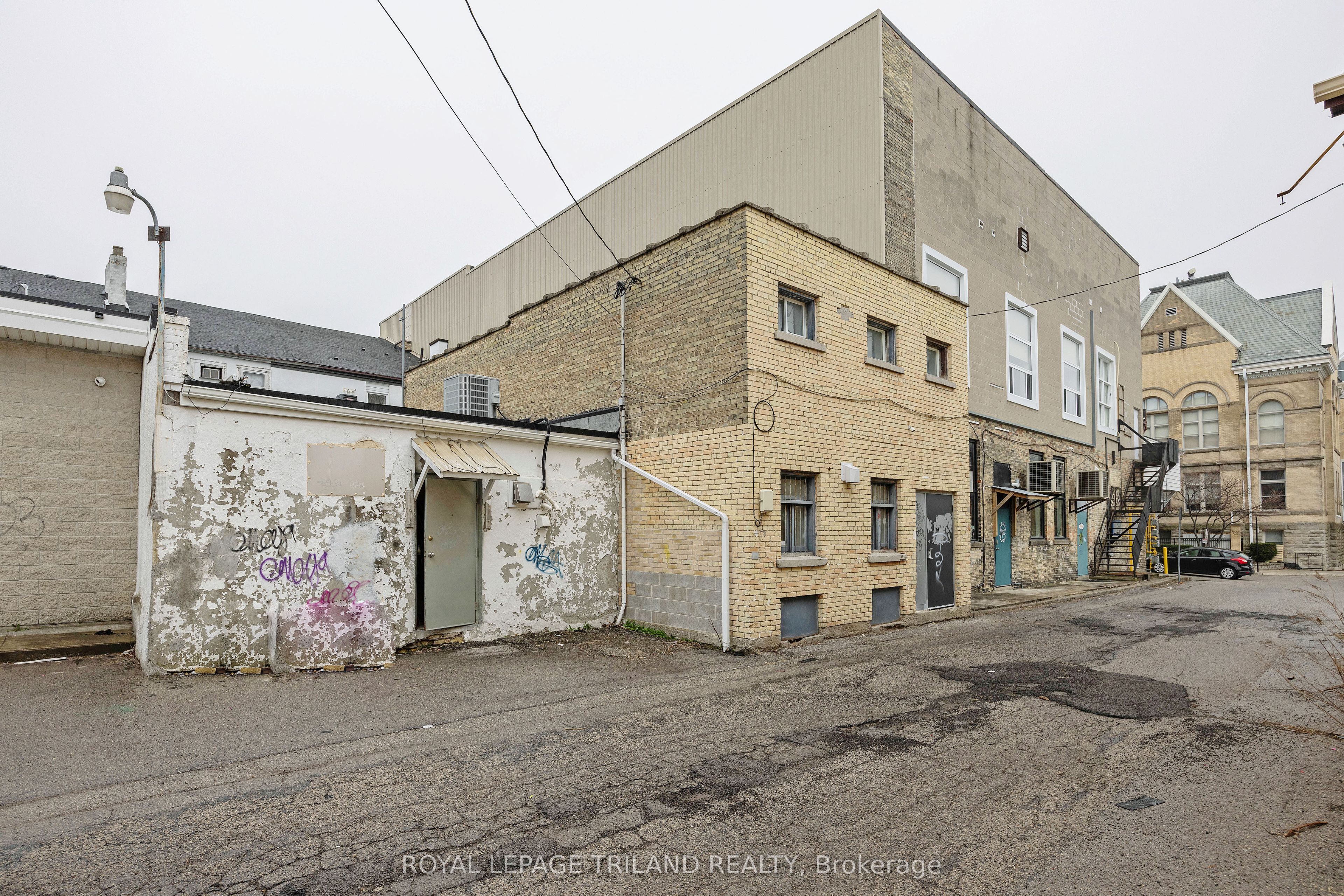 575 Talbot Street Property Photo 32