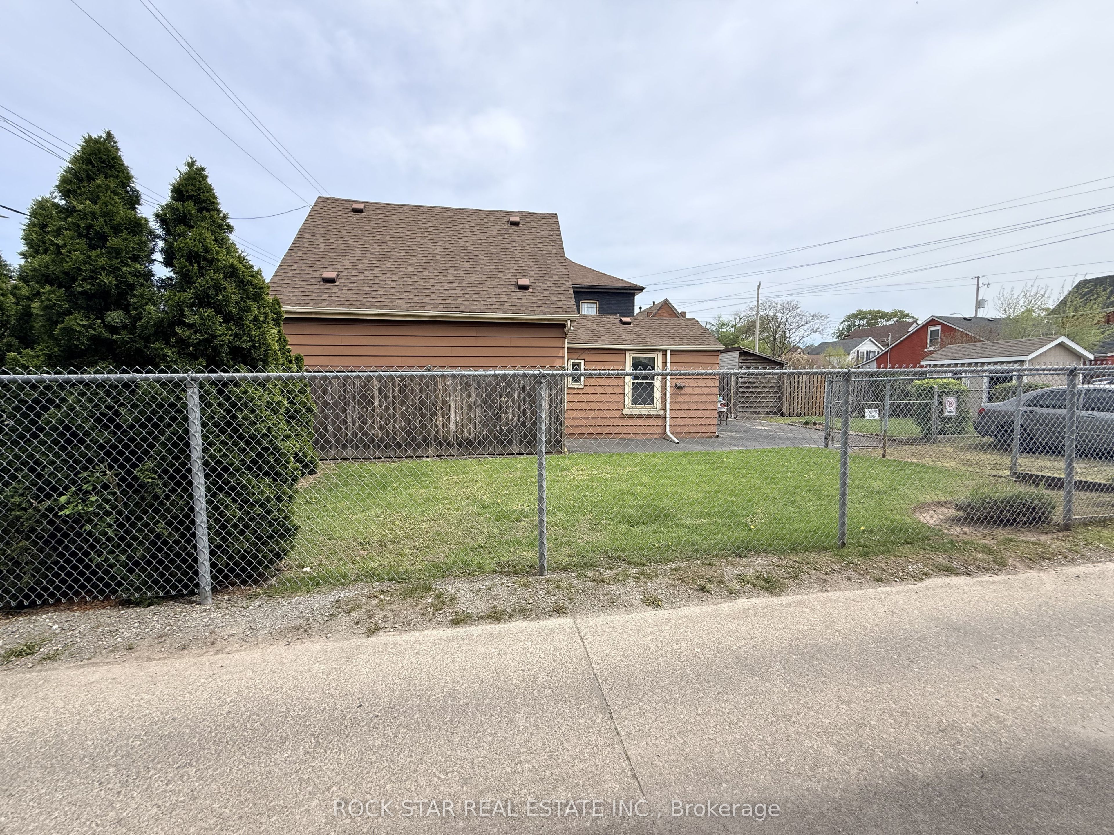 356 Barton Street E Property Photo 3