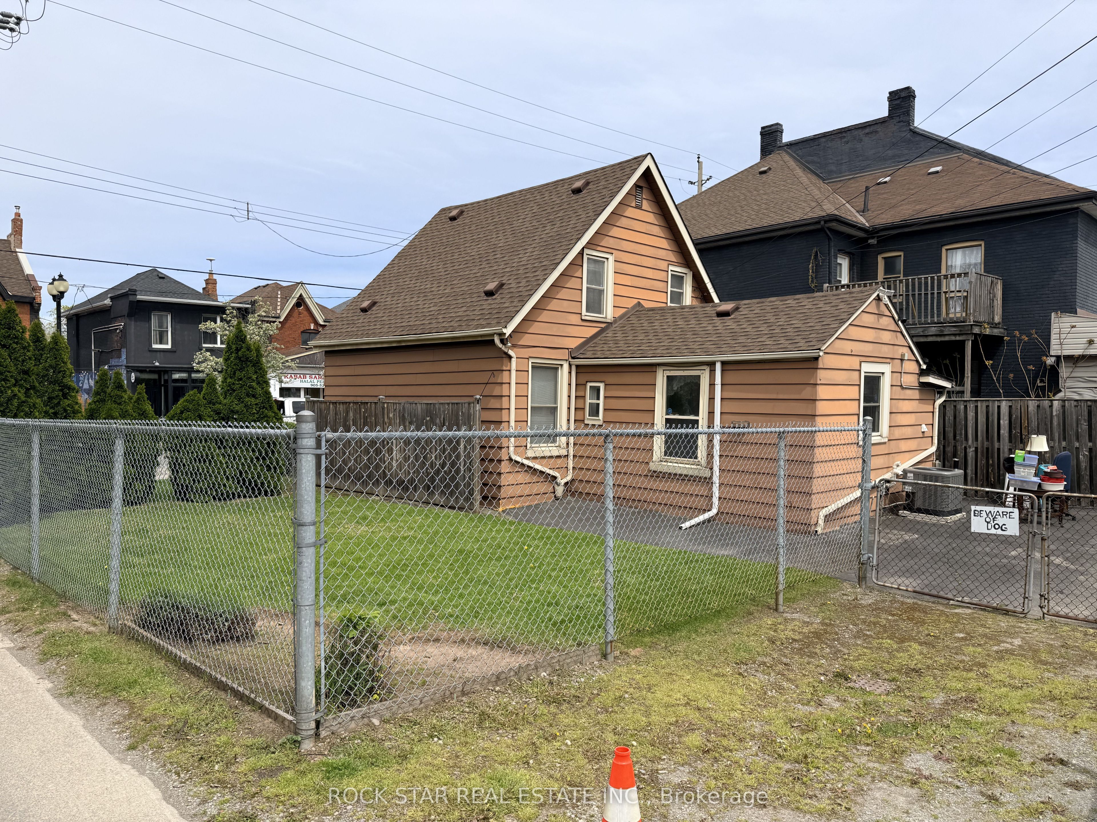 356 Barton Street E Property Photo 4