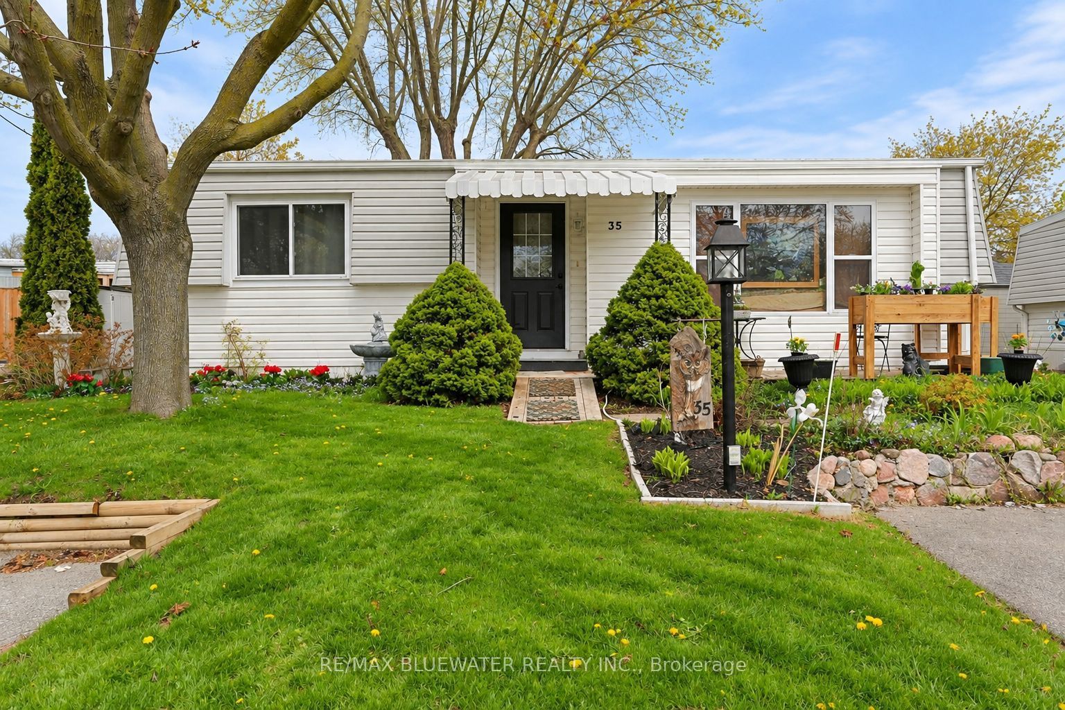 35 Pebble Beach Parkway Property Photo 1