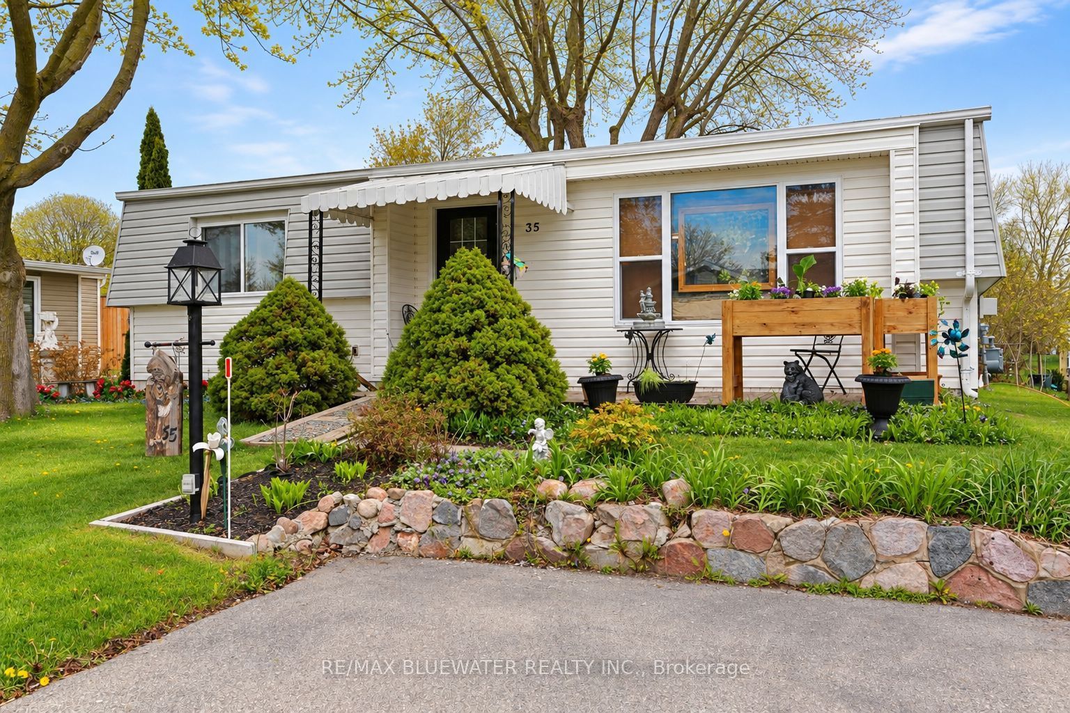 35 Pebble Beach Parkway Property Photo 2