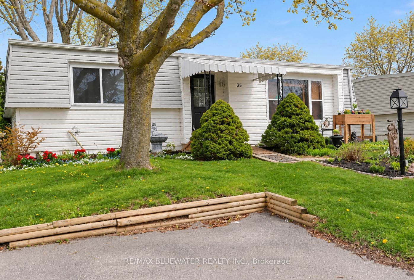 35 Pebble Beach Parkway Property Photo 3