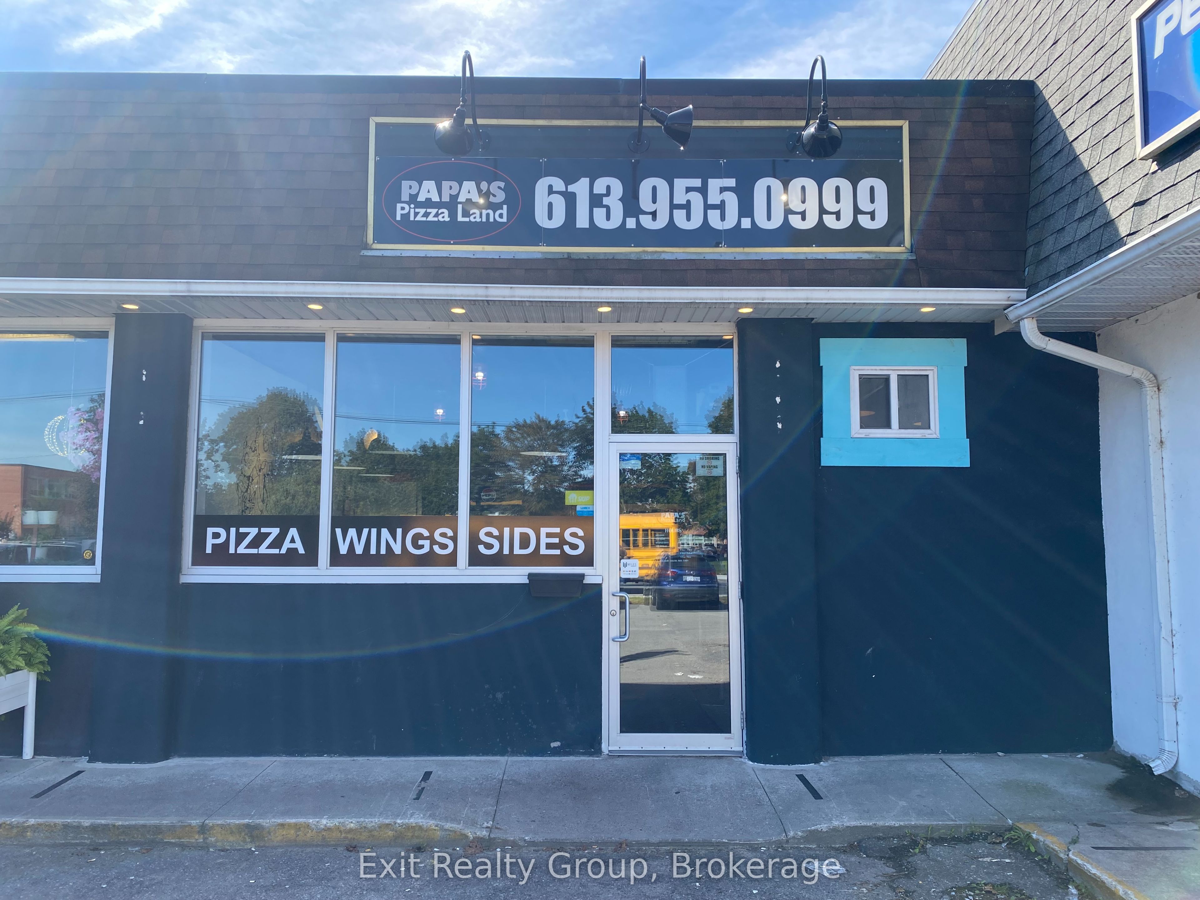 391 Dundas Street W Unit 4