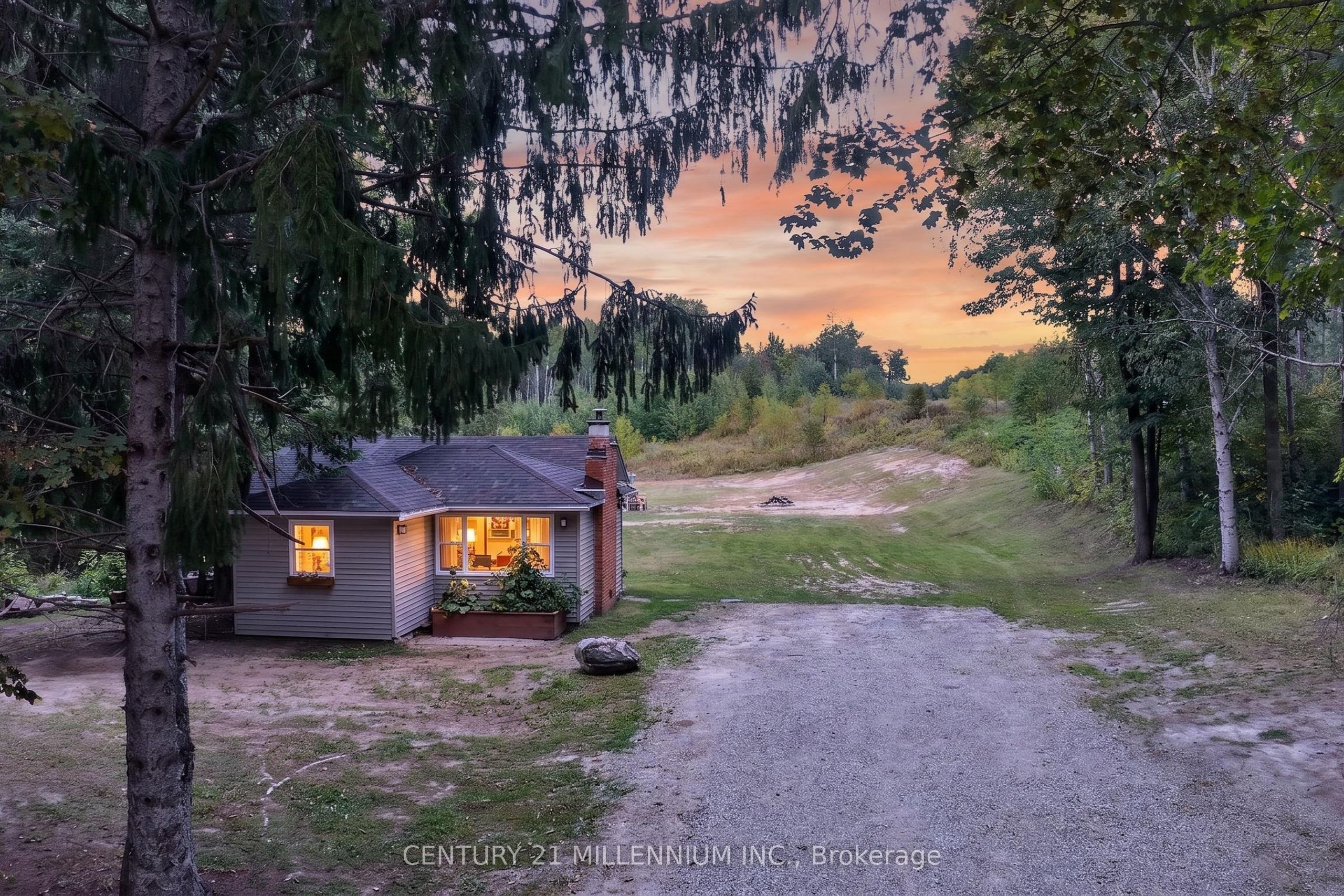938289 Airport Road Property Photo 1