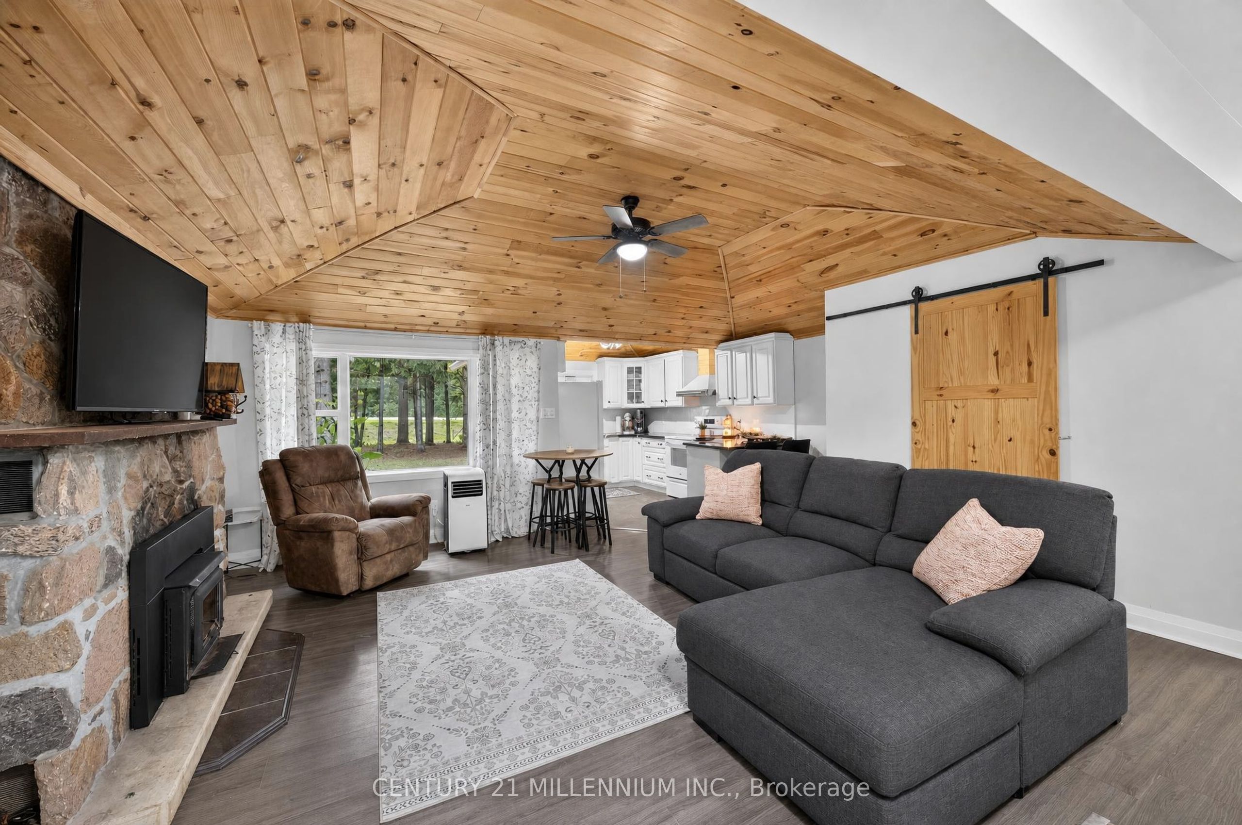 938289 Airport Road Property Photo 7
