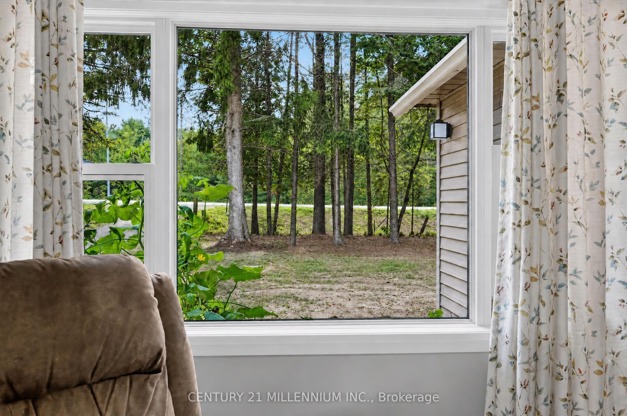 938289 Airport Road Property Photo 8