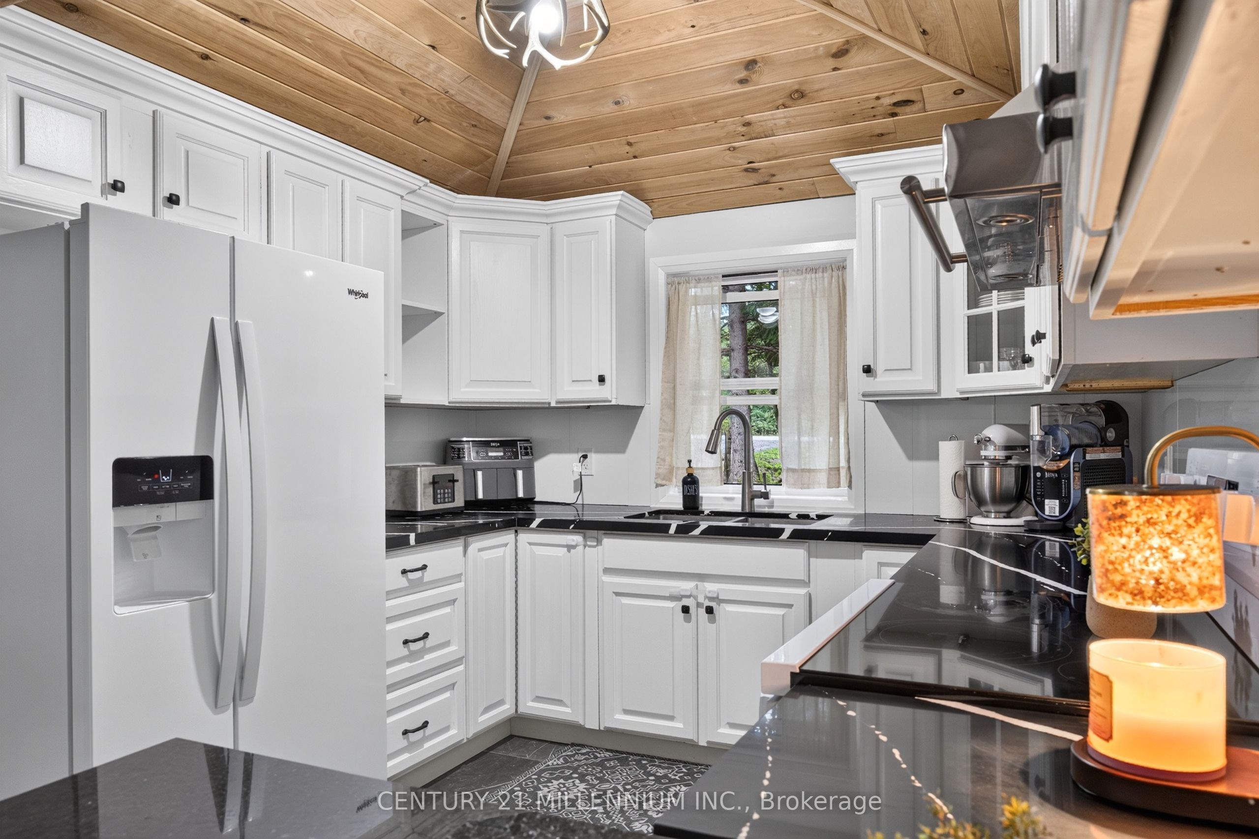 938289 Airport Road Property Photo 12