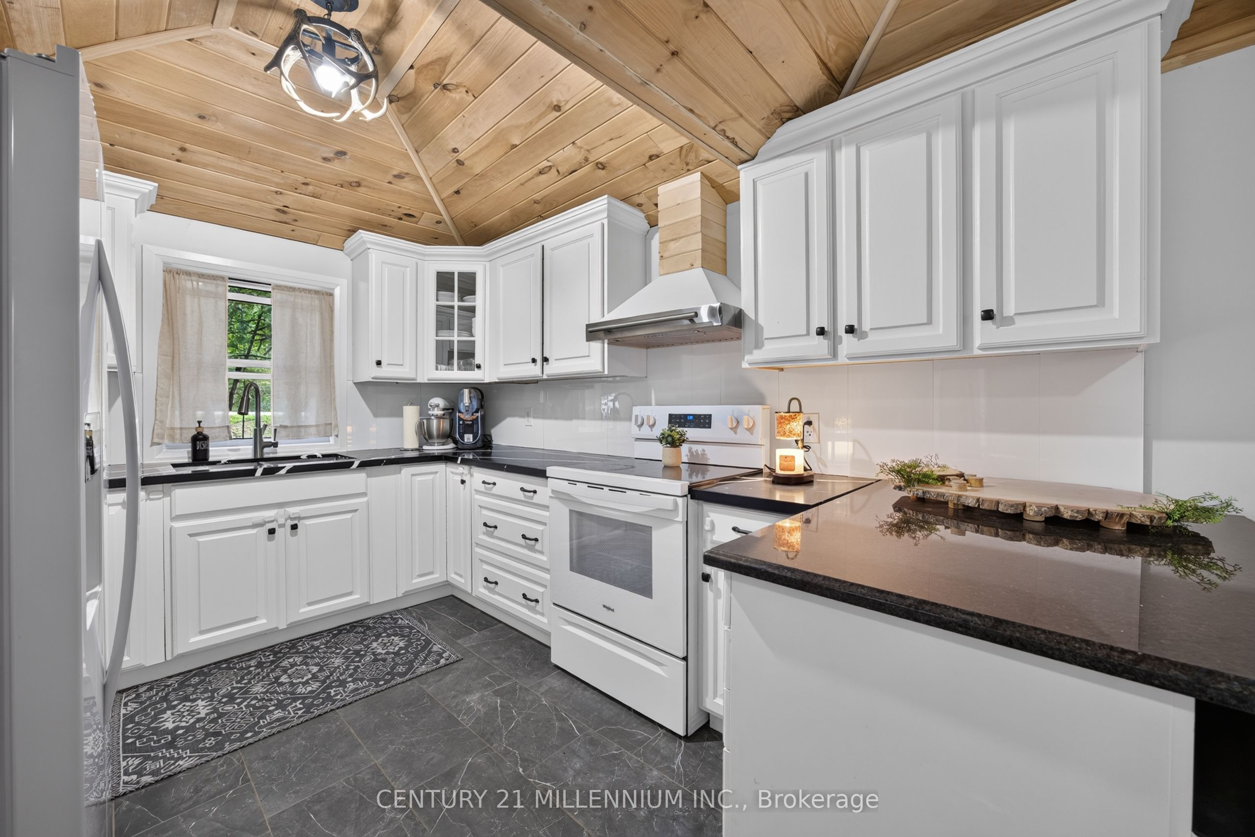 938289 Airport Road Property Photo 13
