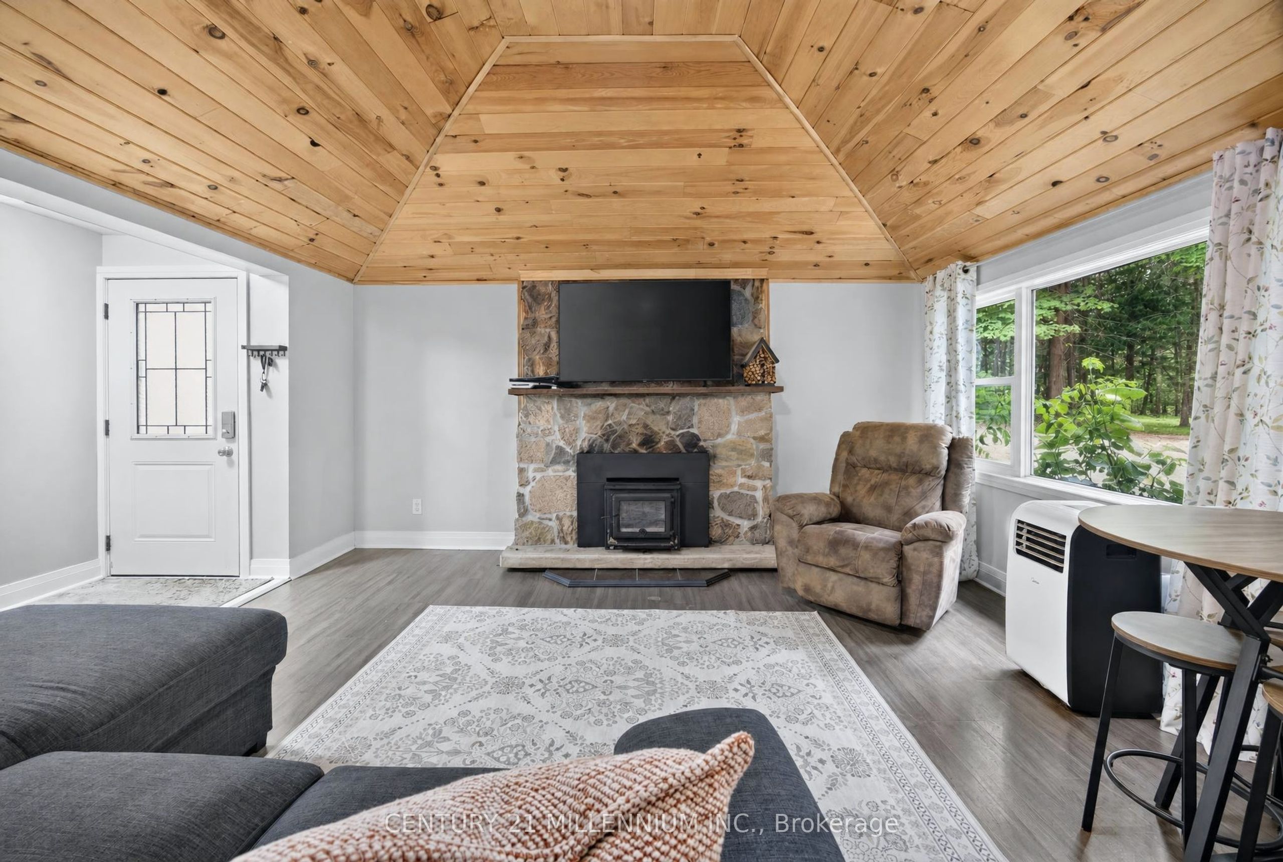 938289 Airport Road Property Photo 16