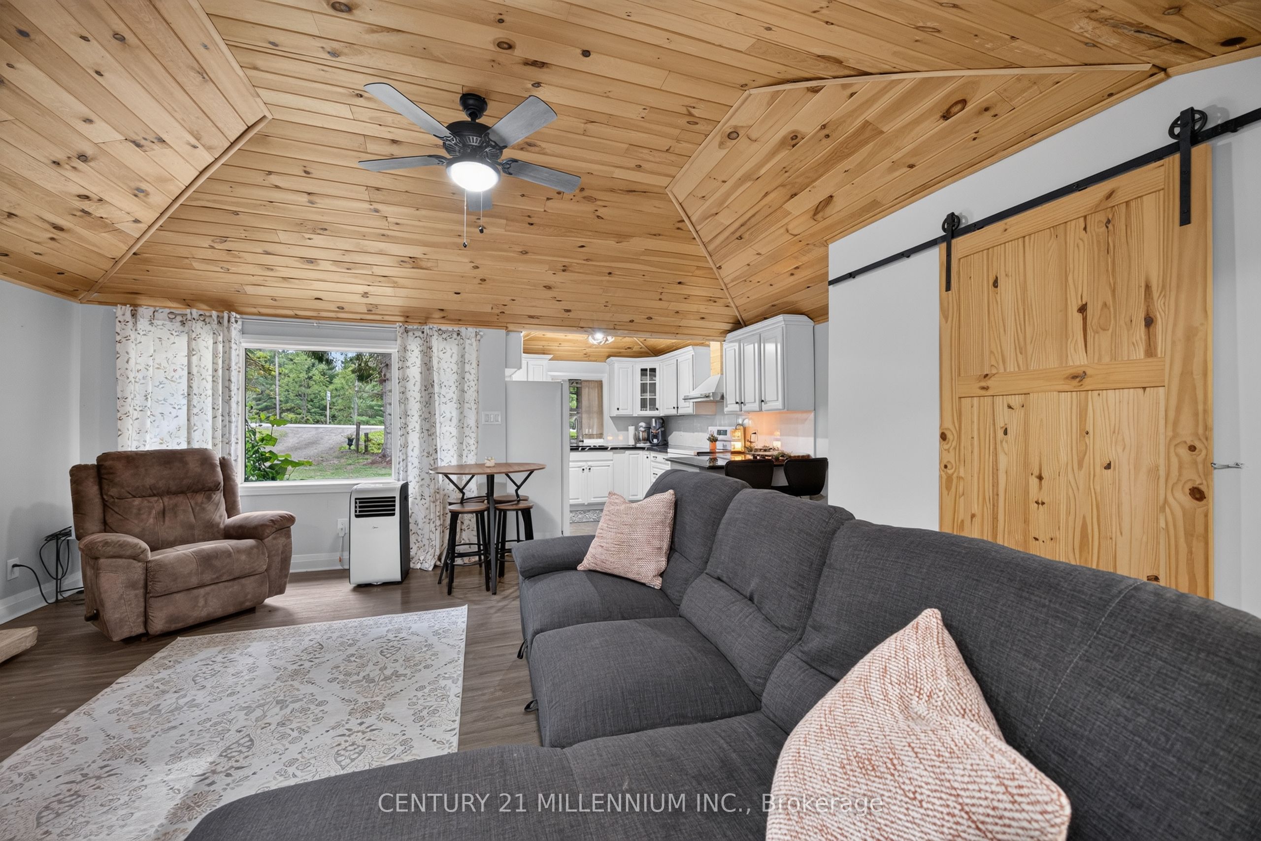 938289 Airport Road Property Photo 18