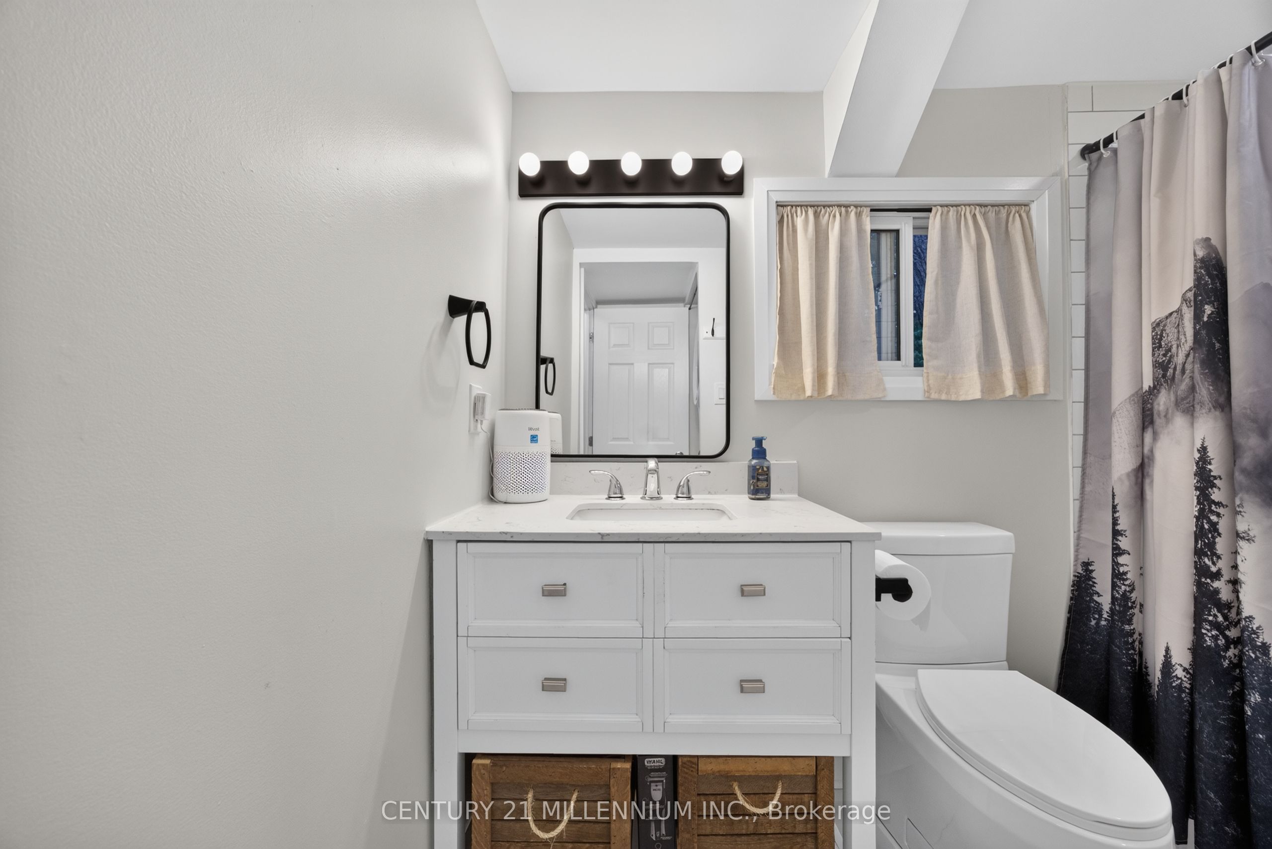 938289 Airport Road Property Photo 21