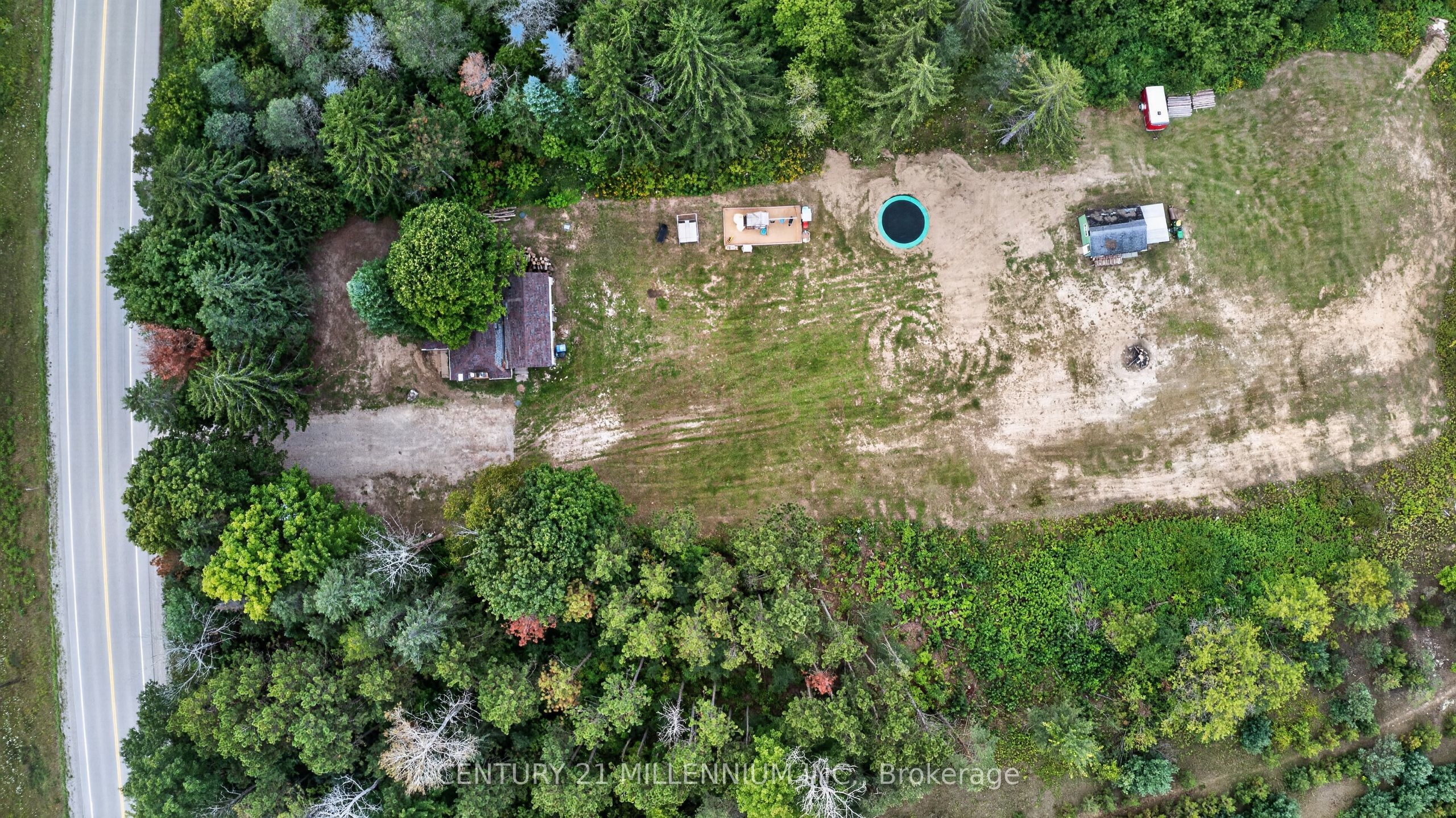 938289 Airport Road Property Photo 25