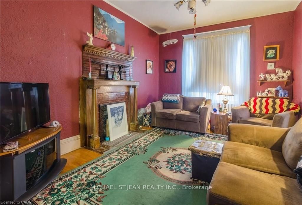 85 Locke Street S Property Photo 10
