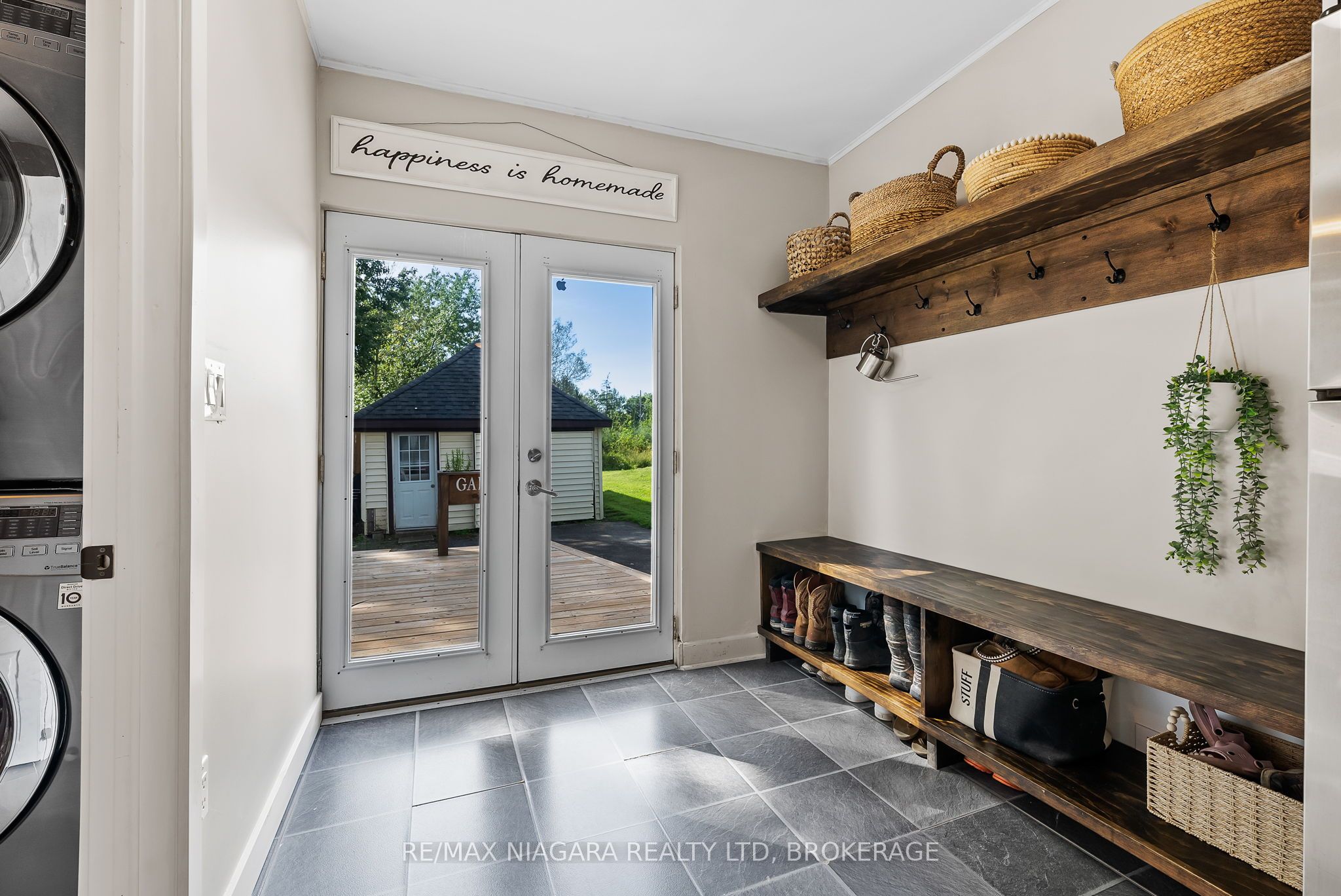 63 Bridge Street W Property Photo 13
