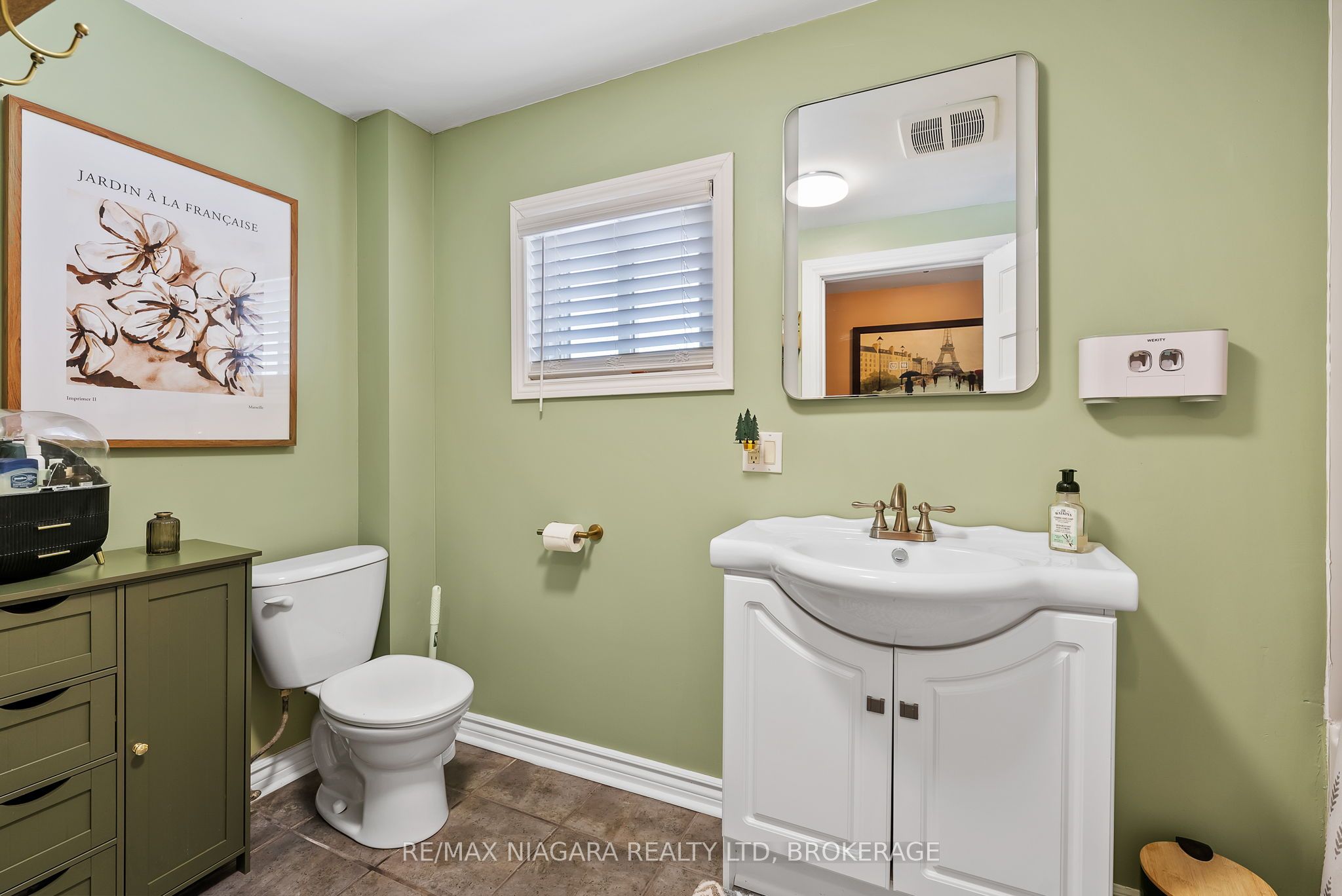 63 Bridge Street W Property Photo 19