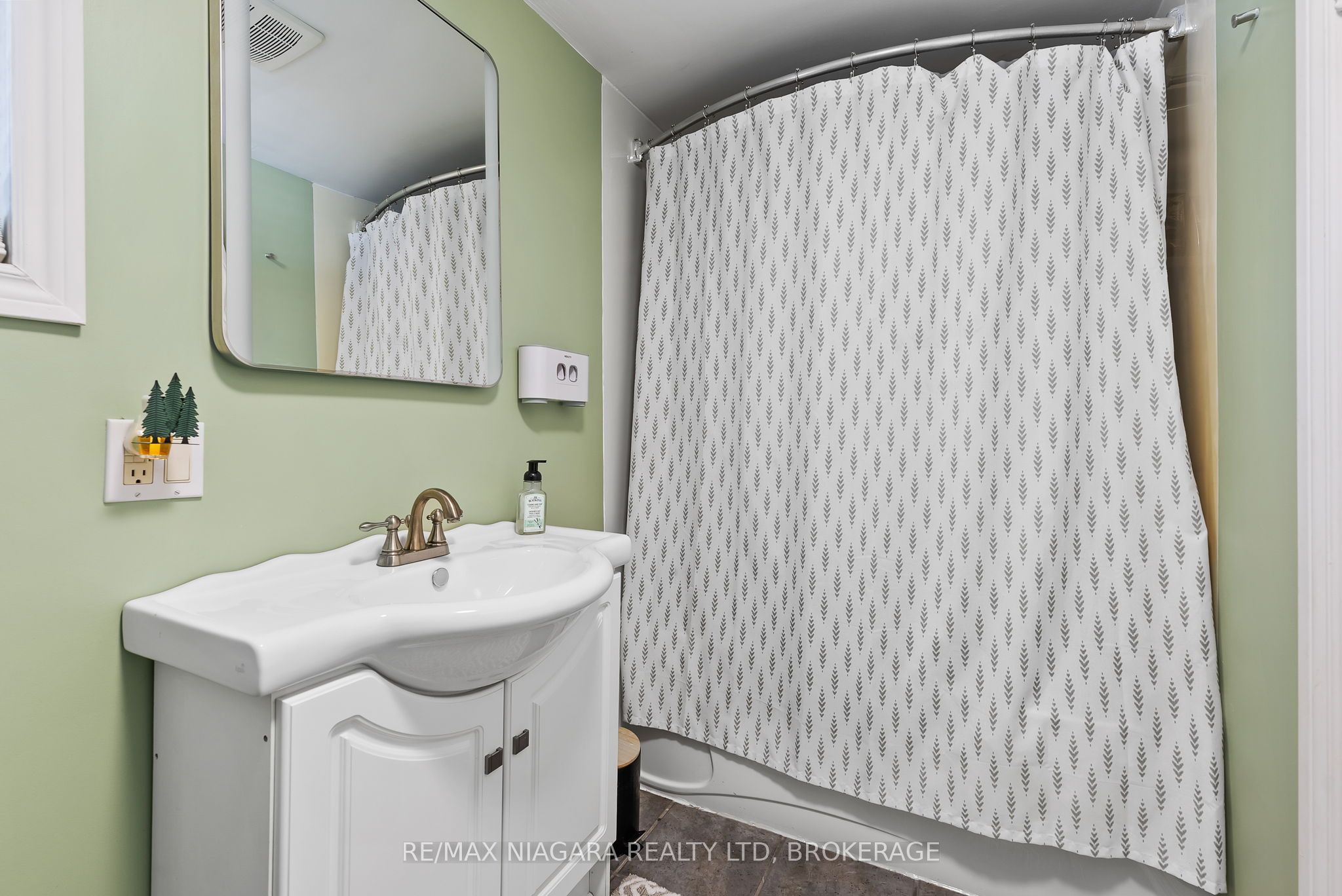 63 Bridge Street W Property Photo 20