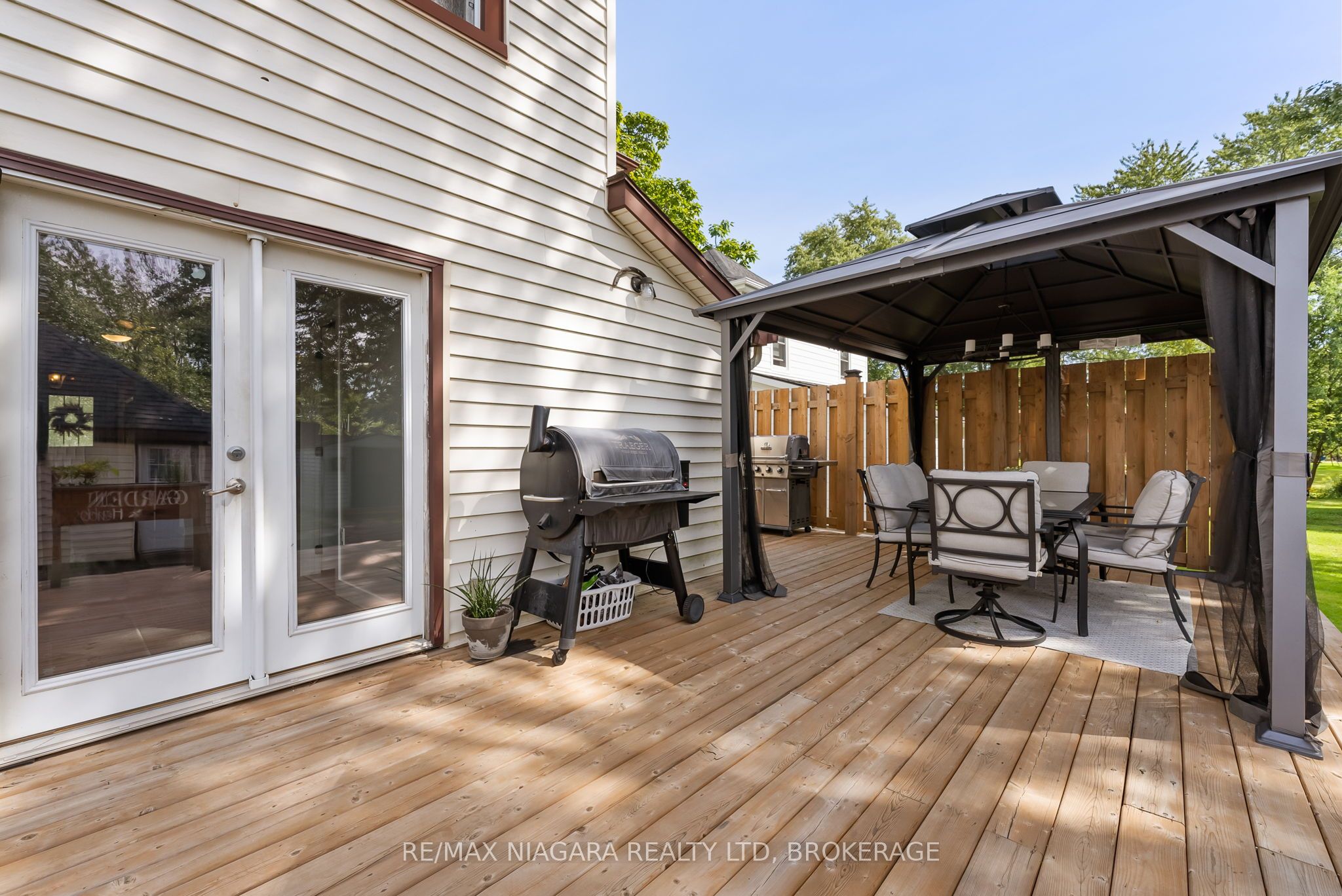 63 Bridge Street W Property Photo 21