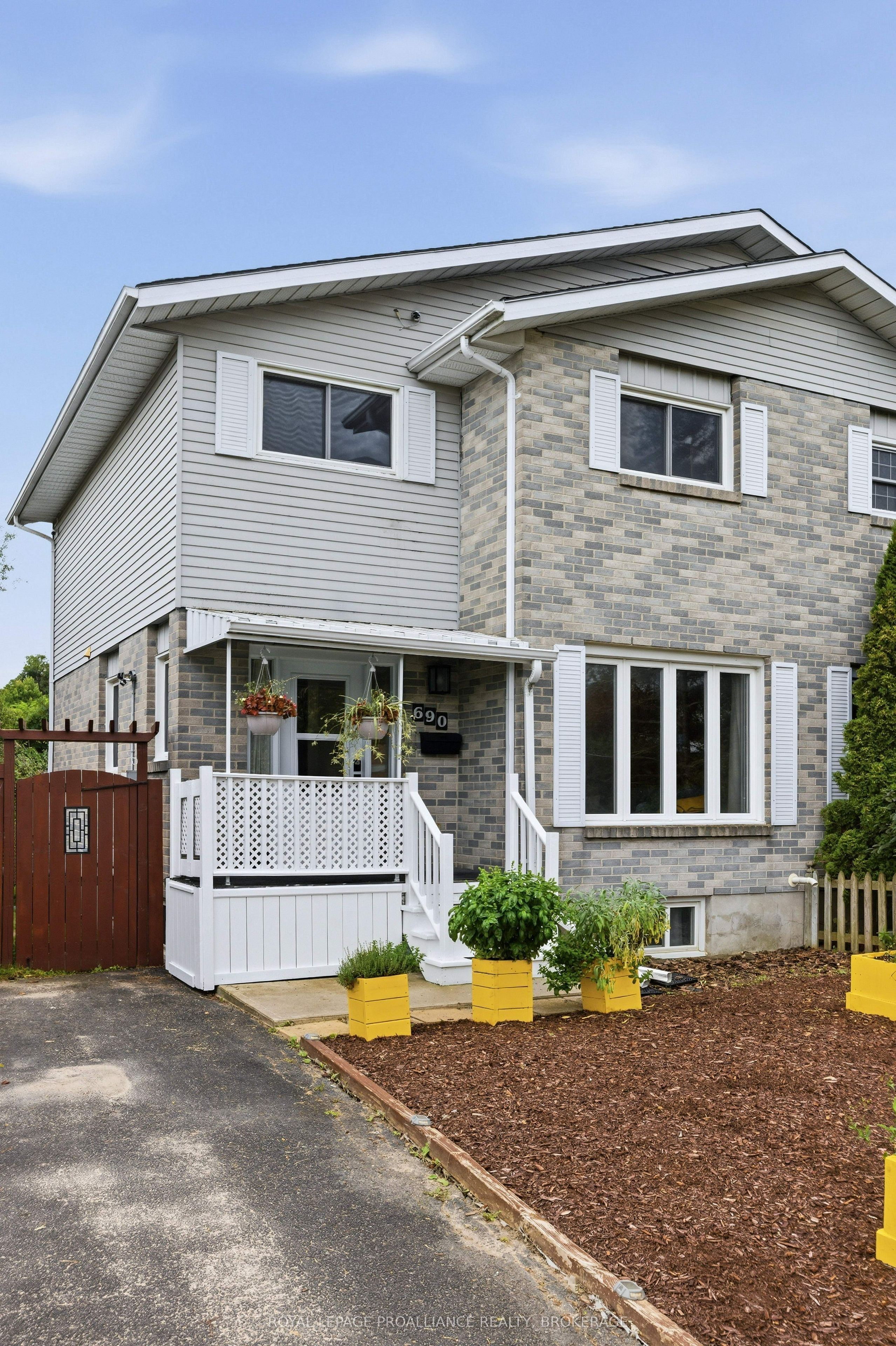 690 Davis Drive Property Photo 4