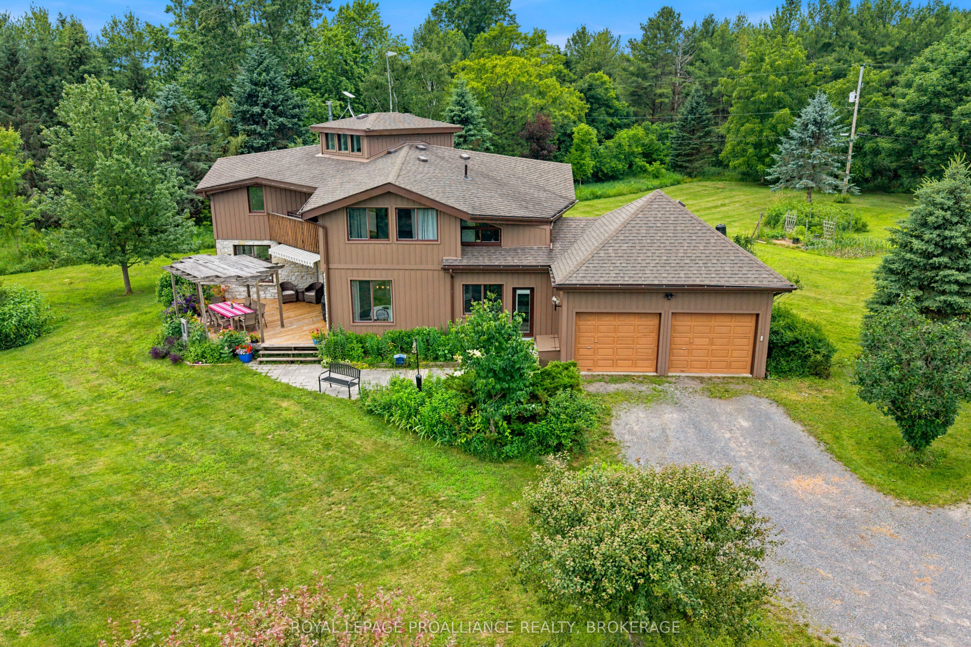 2576 Howe Island Drive Property Photo 1