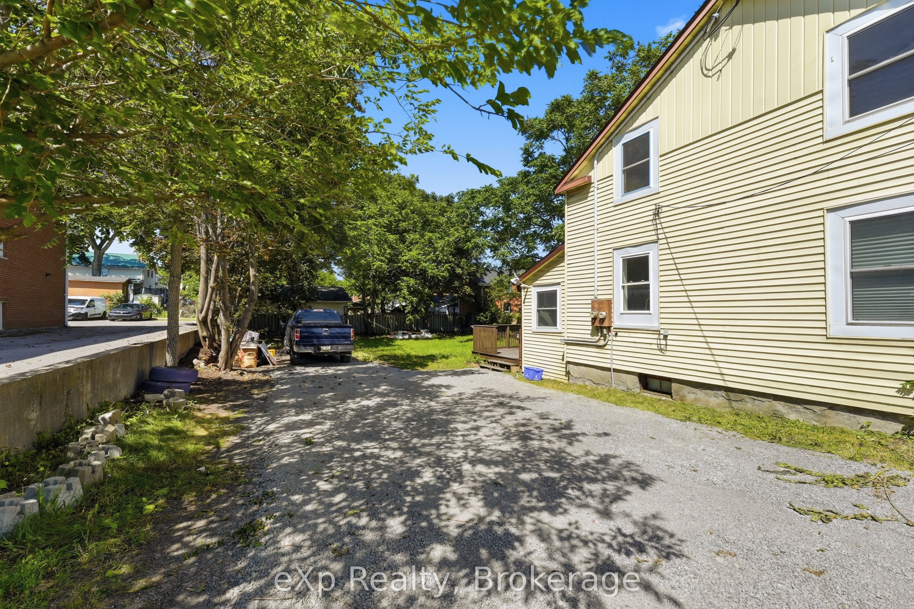 188 Dundas Street W Property Photo 2