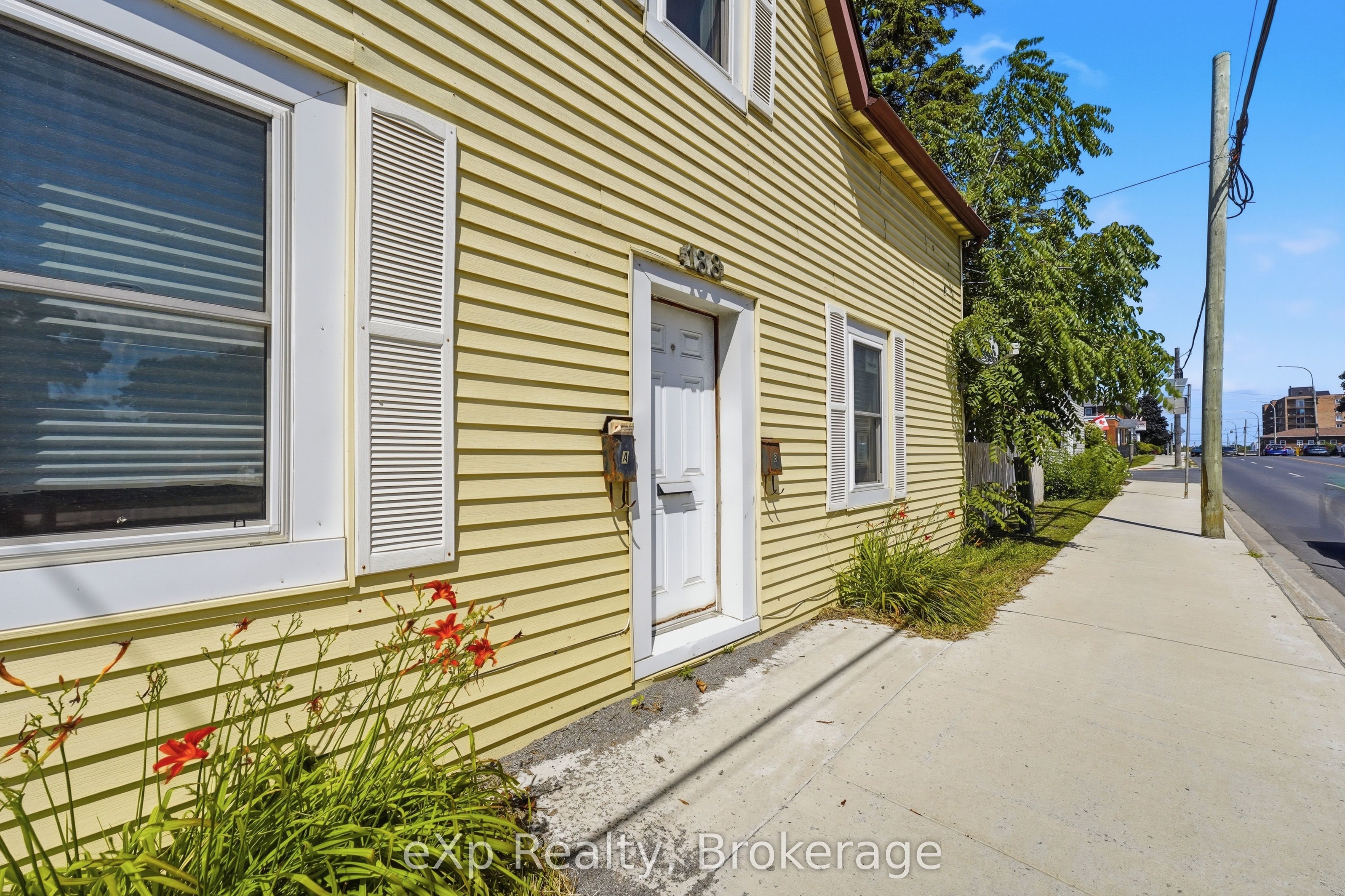 188 Dundas Street W Property Photo 3