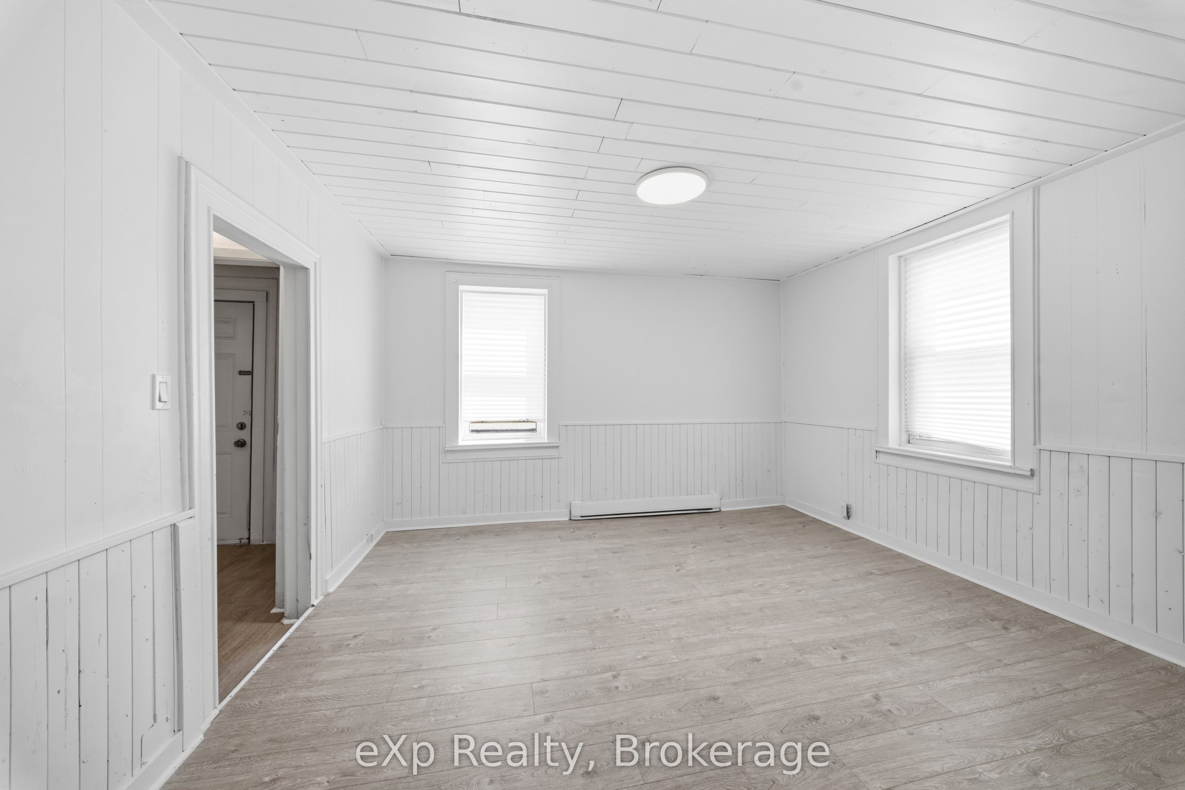 188 Dundas Street W Property Photo 5