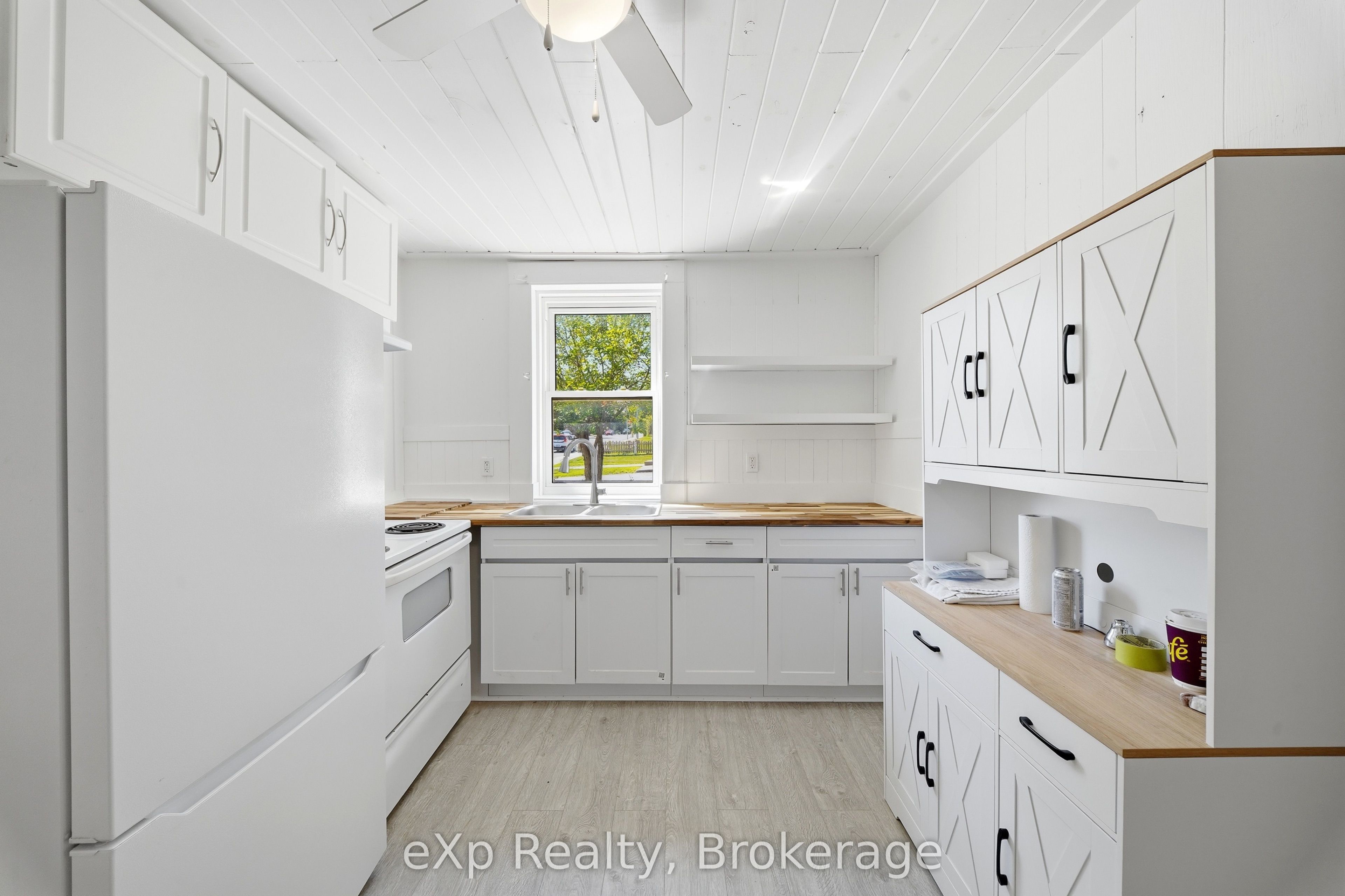 188 Dundas Street W Property Photo 6