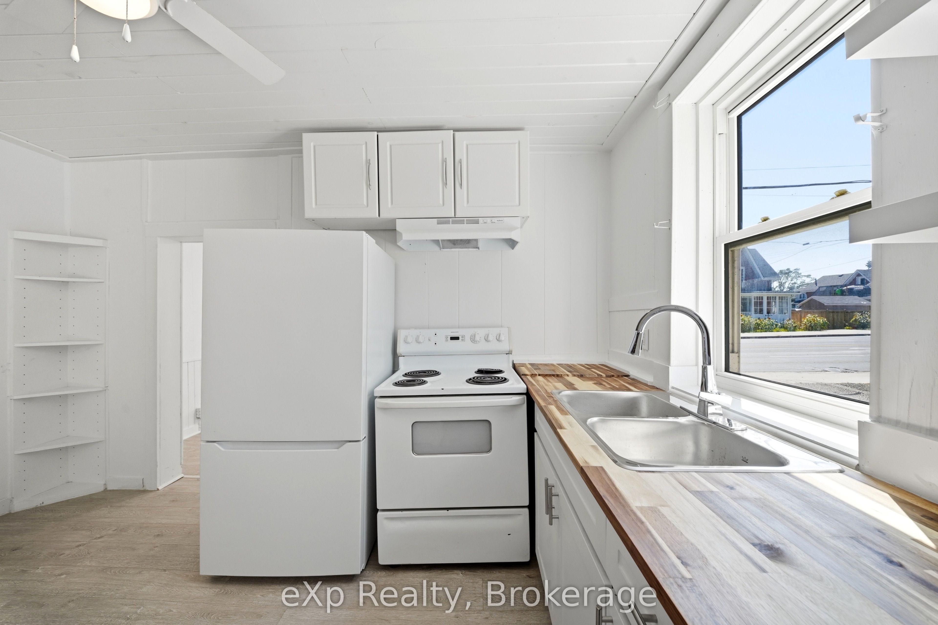 188 Dundas Street W Property Photo 7
