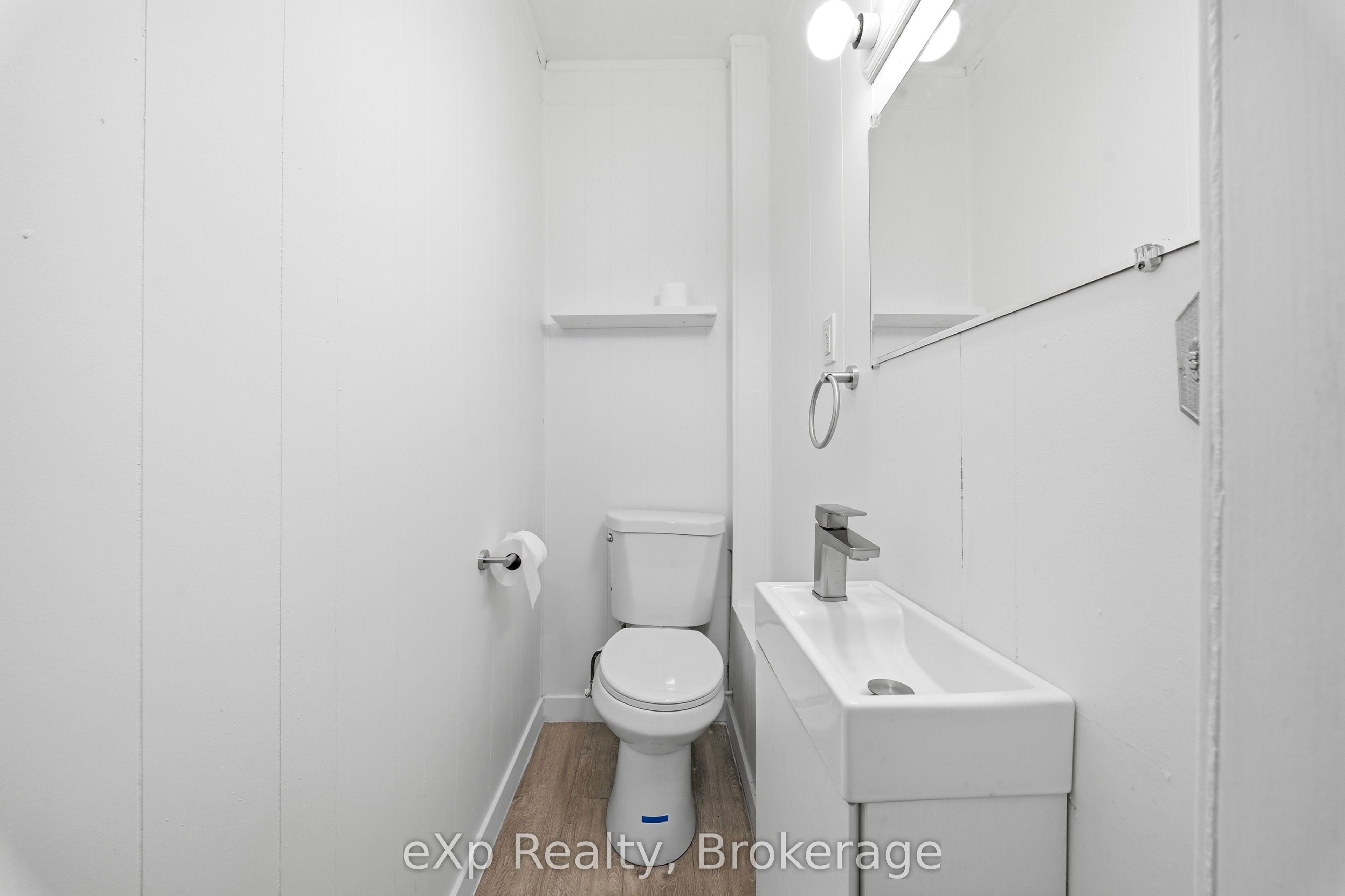 188 Dundas Street W Property Photo 8