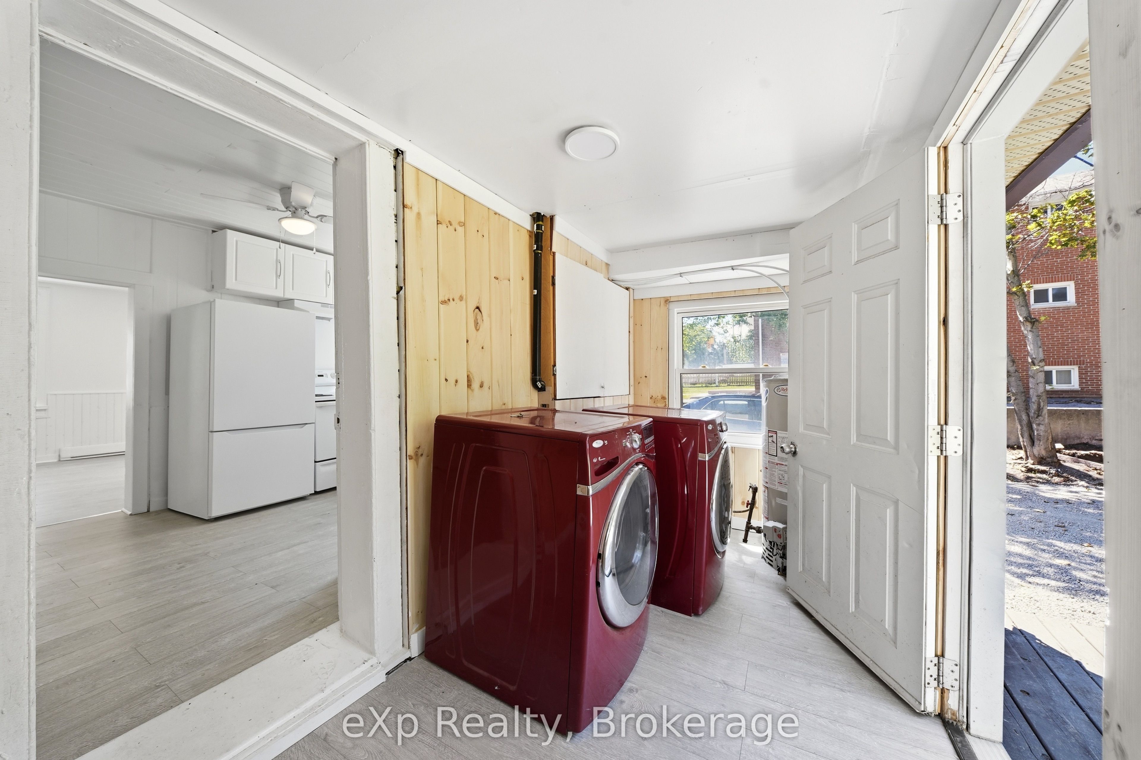 188 Dundas Street W Property Photo 9