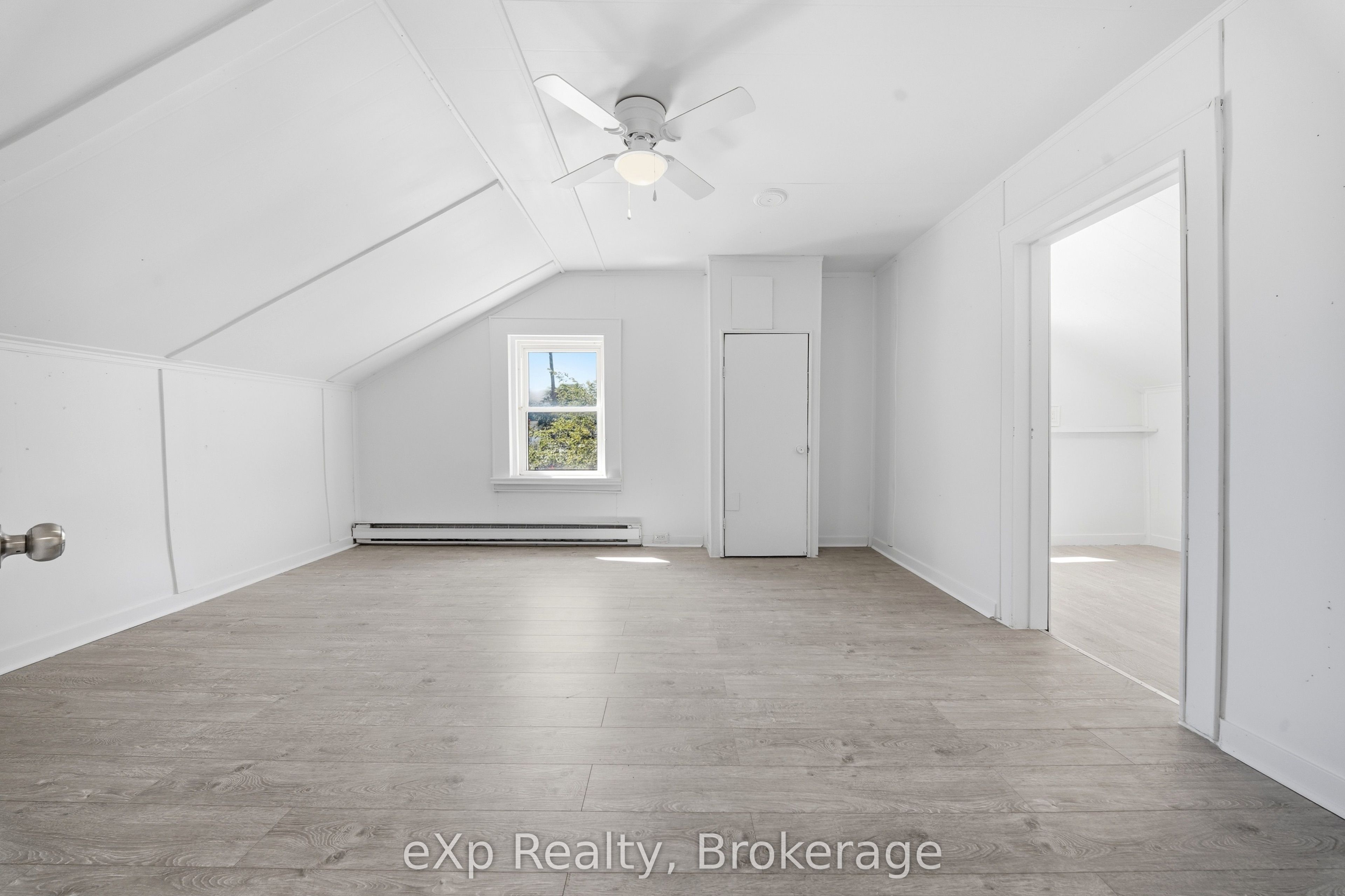 188 Dundas Street W Property Photo 13