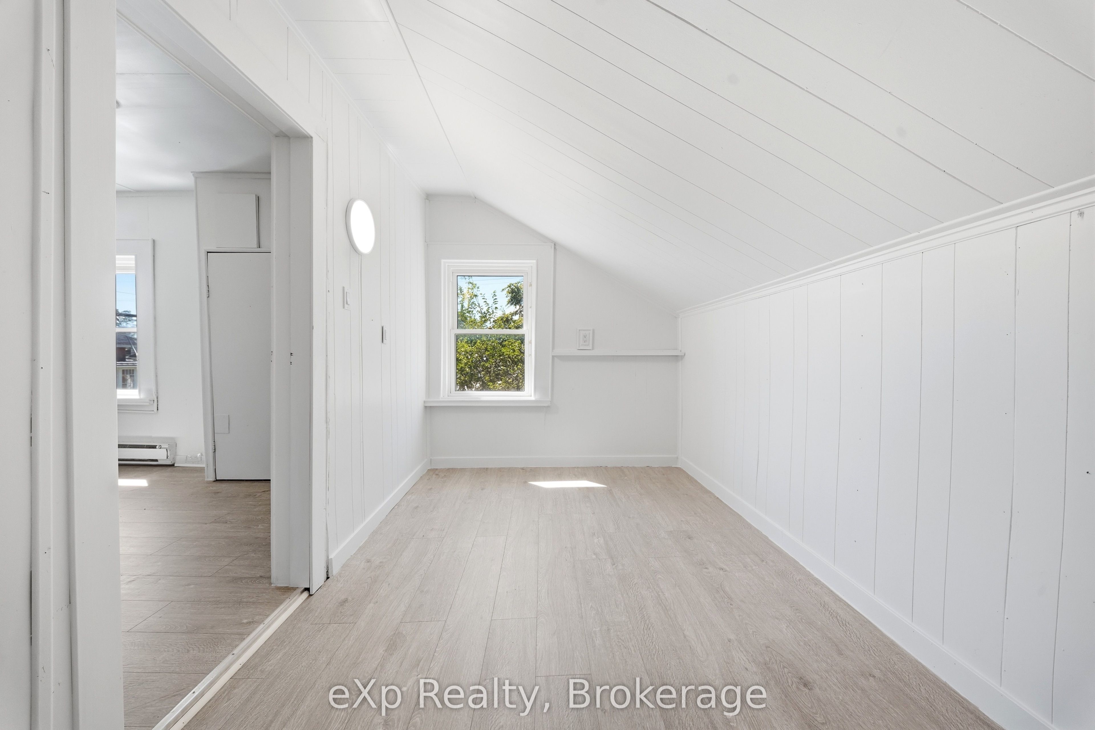 188 Dundas Street W Property Photo 15