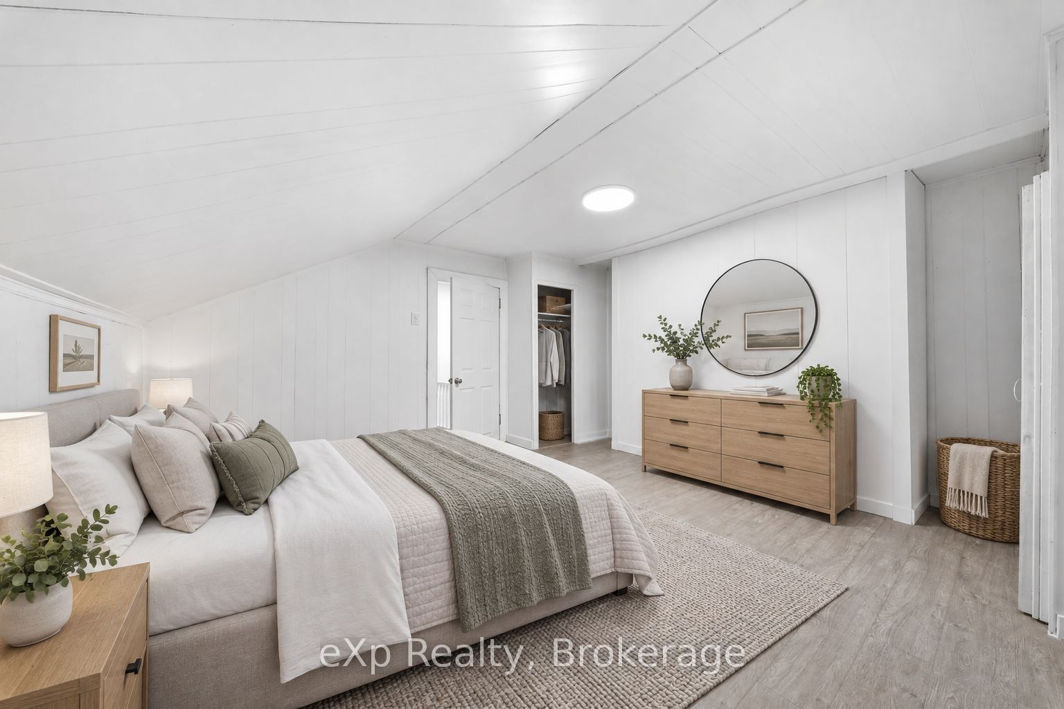 188 Dundas Street W Property Photo 16