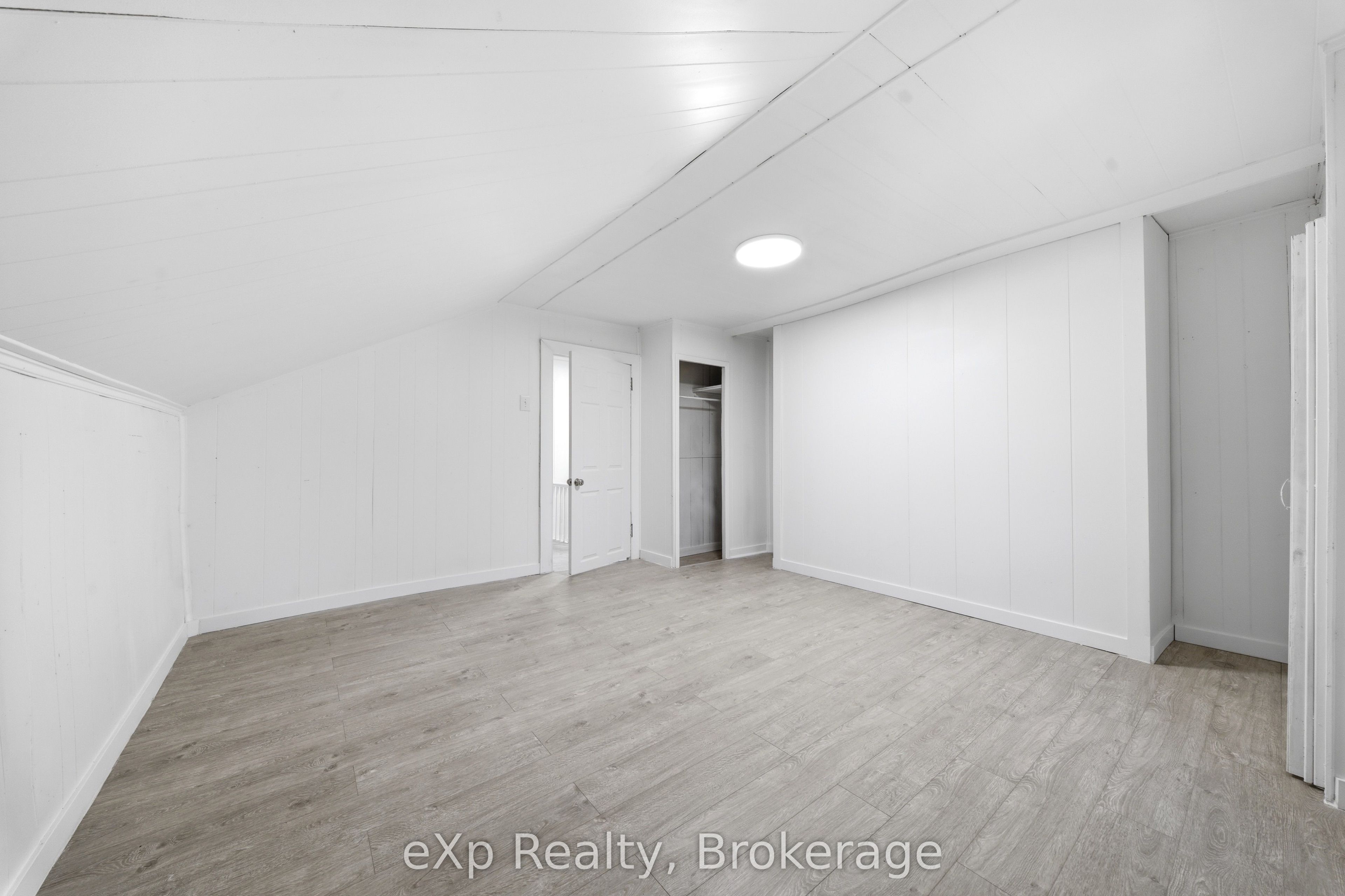 188 Dundas Street W Property Photo 17