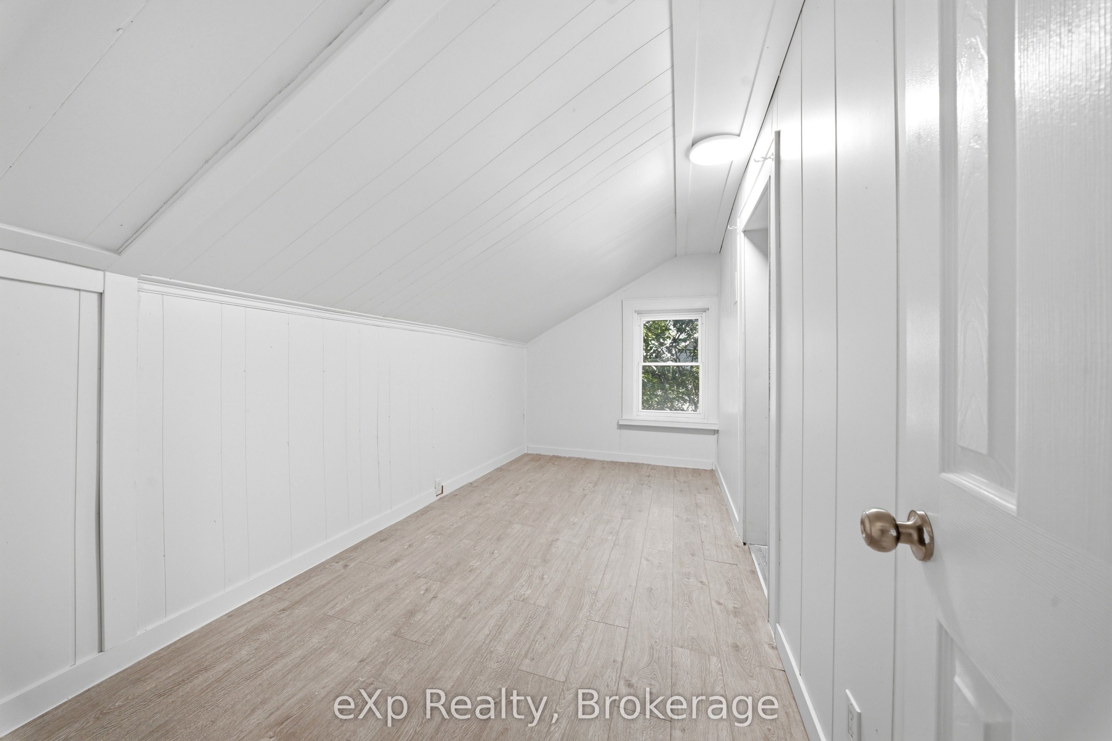 188 Dundas Street W Property Photo 19