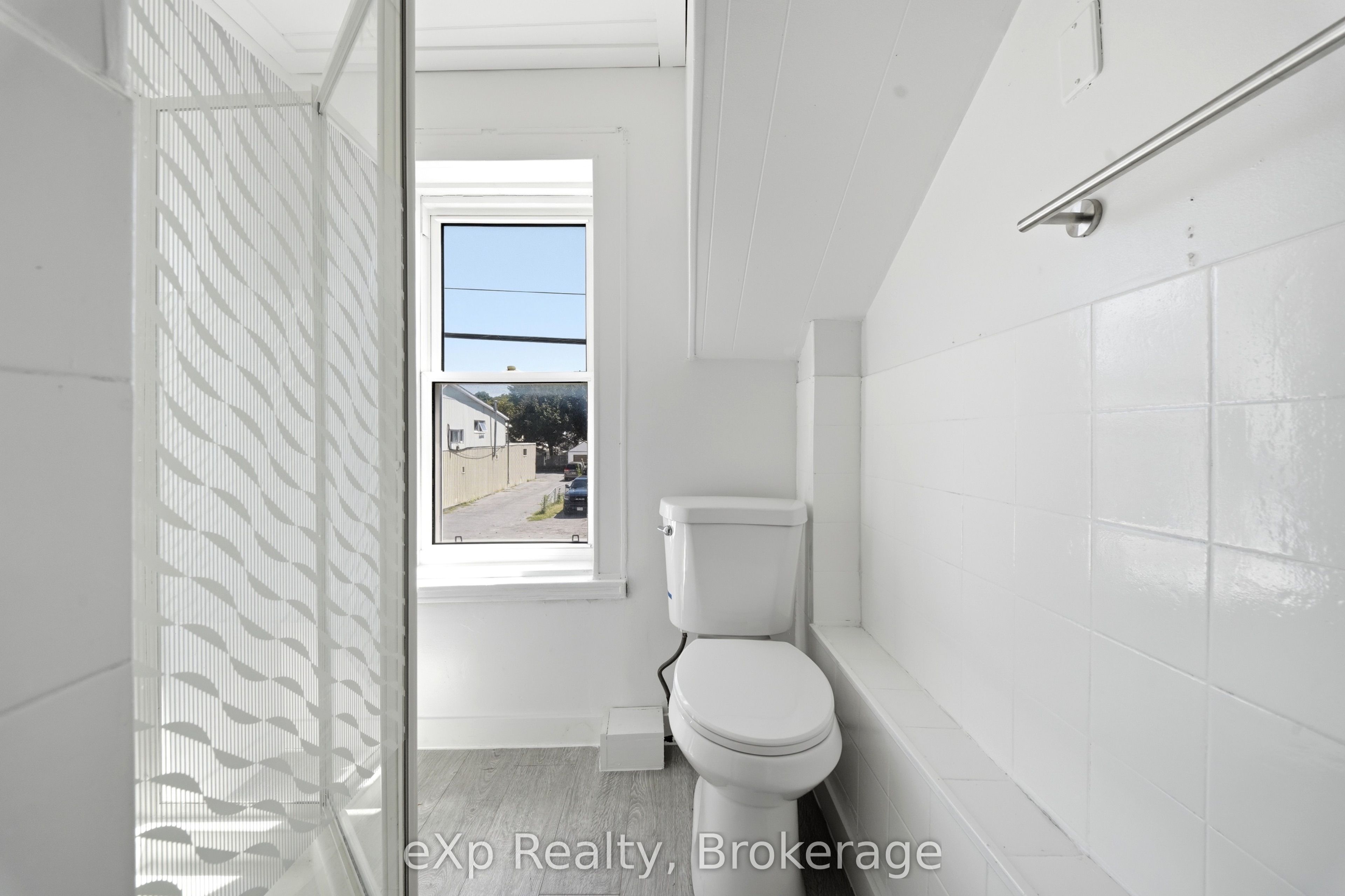 188 Dundas Street W Property Photo 20