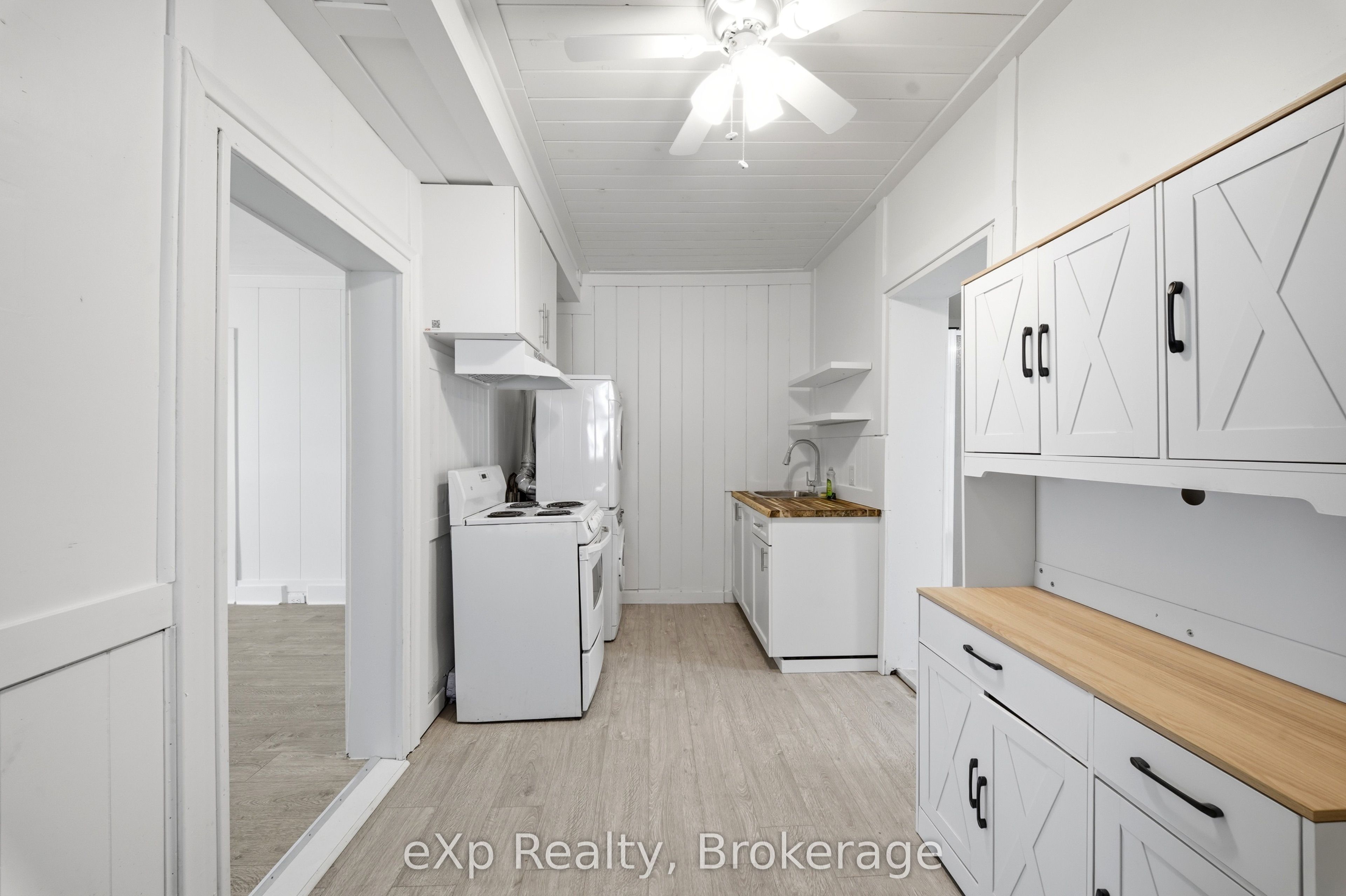 188 Dundas Street W Property Photo 27