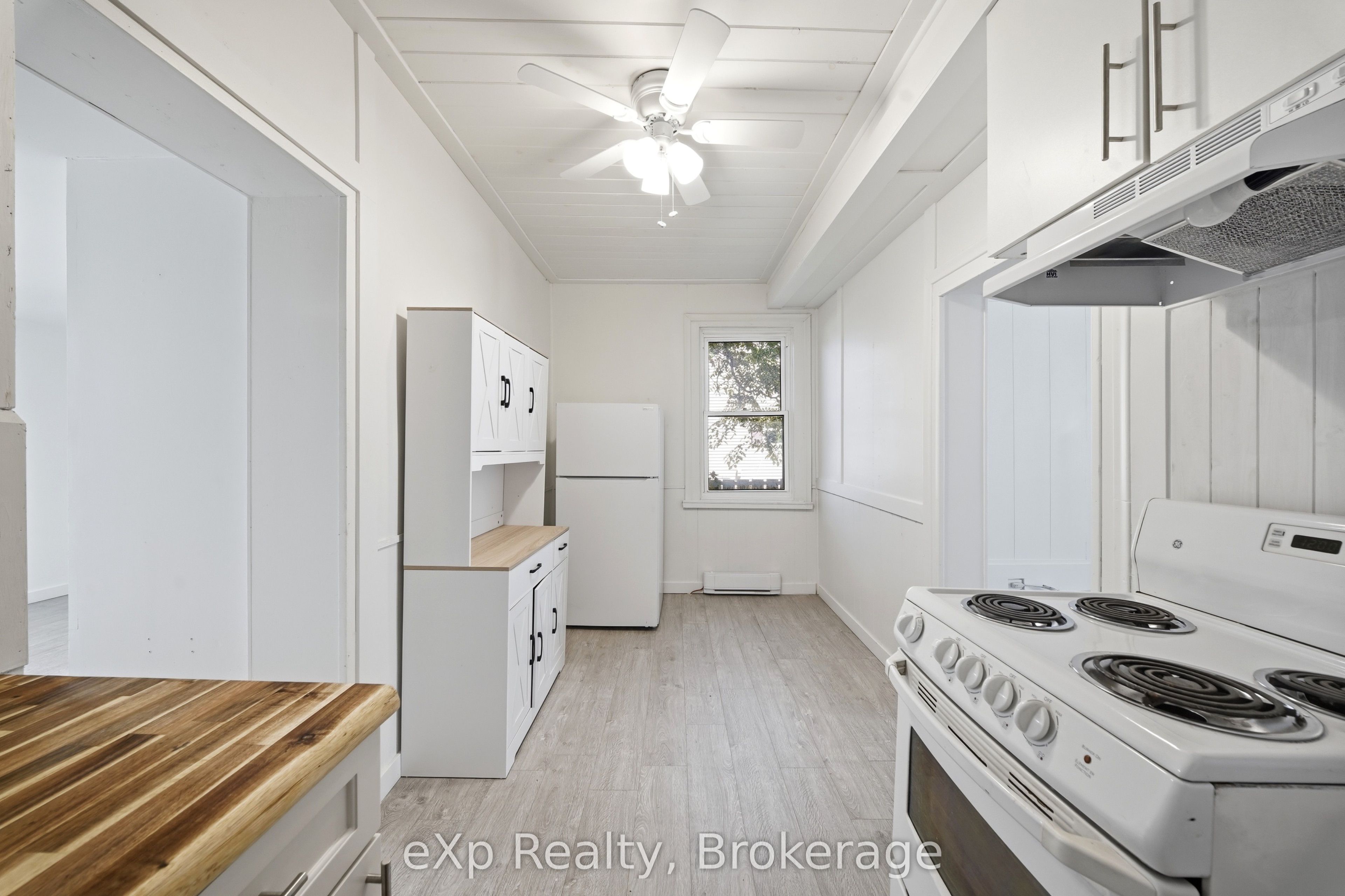 188 Dundas Street W Property Photo 28