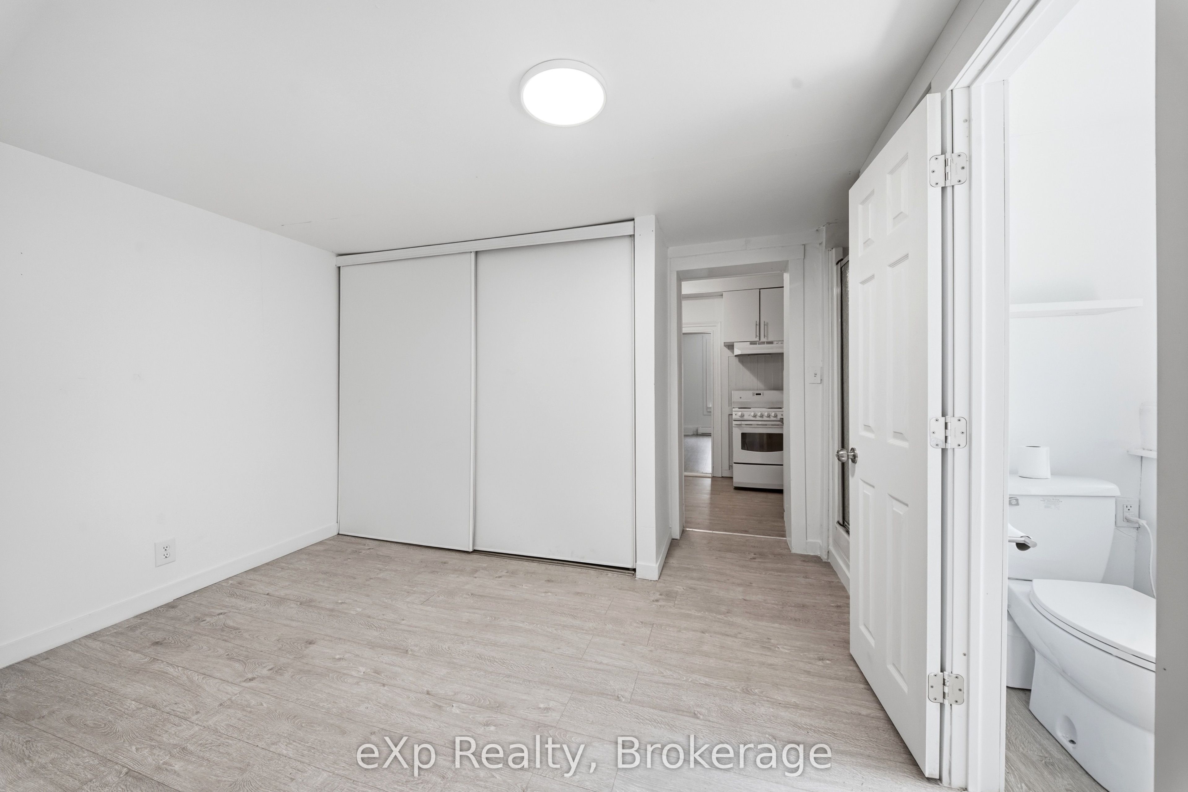 188 Dundas Street W Property Photo 29