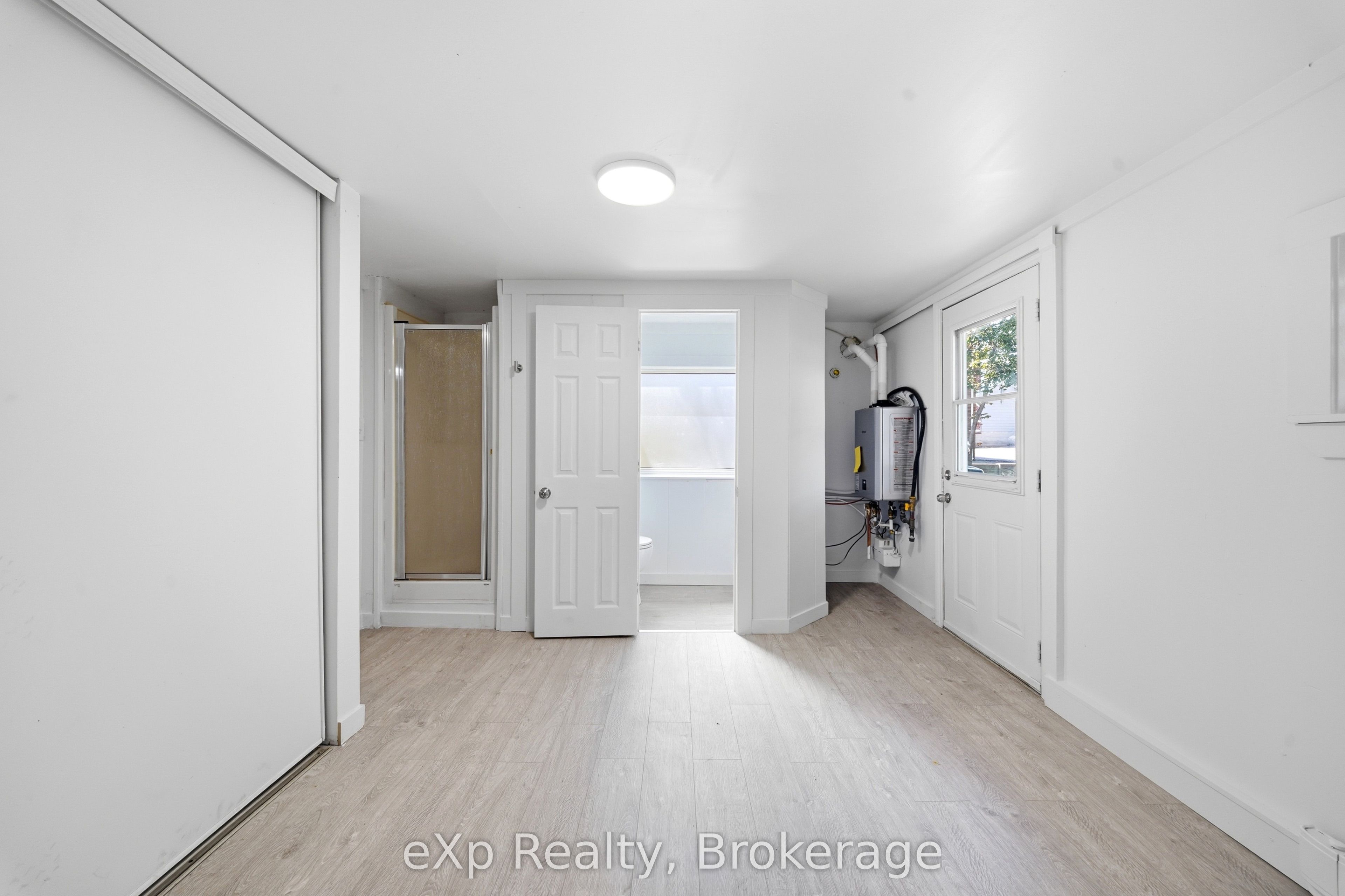 188 Dundas Street W Property Photo 31