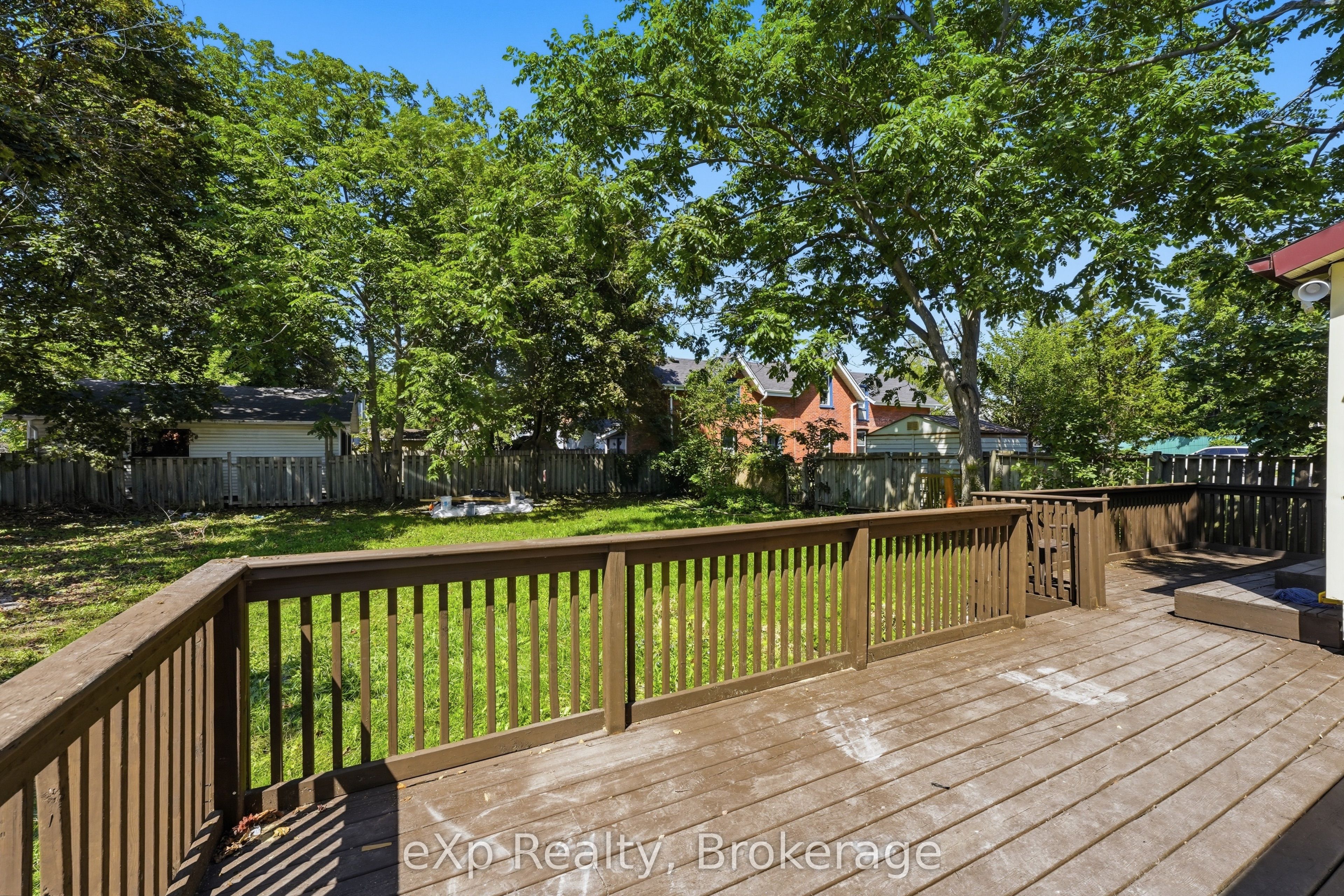 188 Dundas Street W Property Photo 34