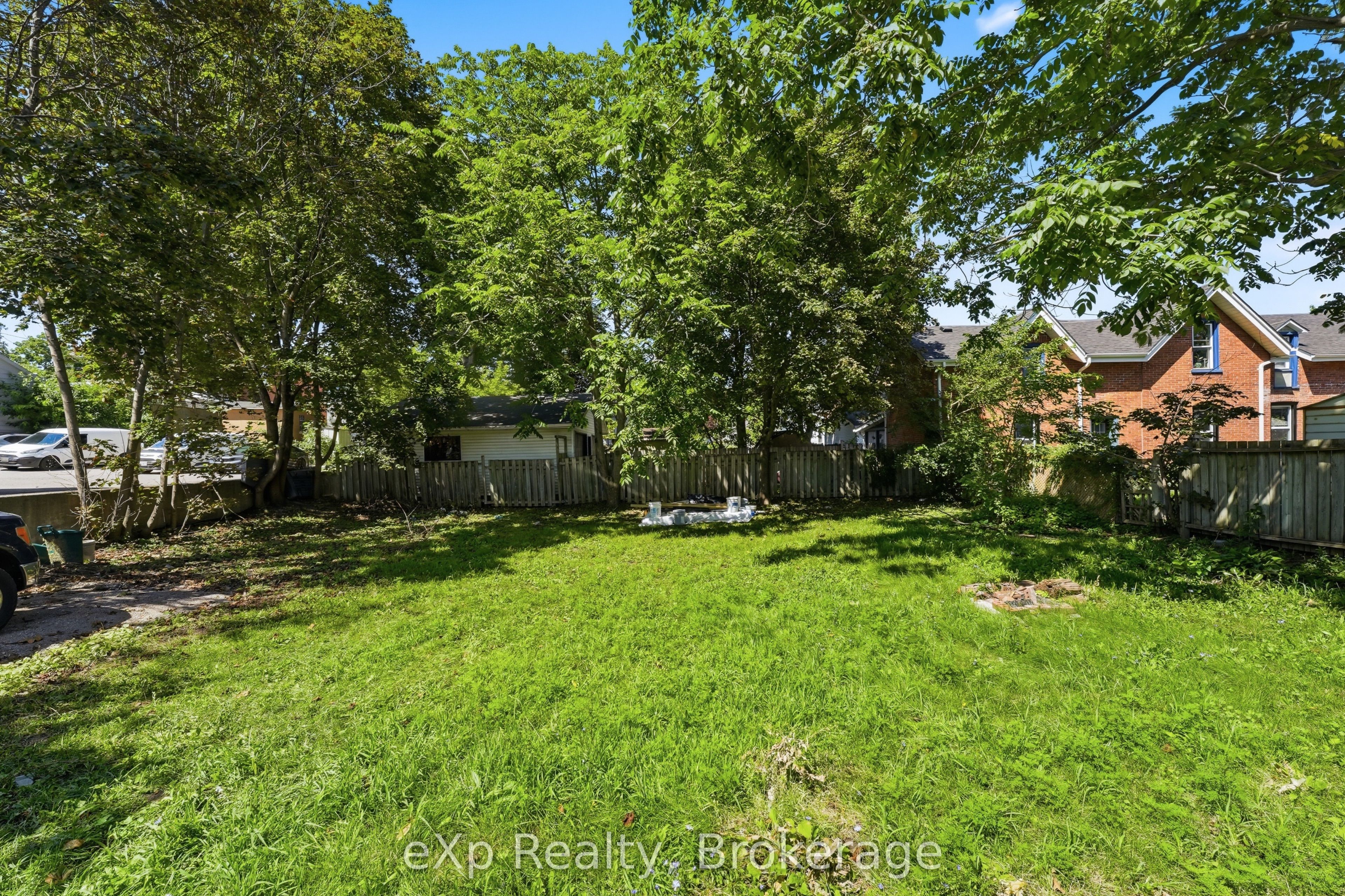 188 Dundas Street W Property Photo 38