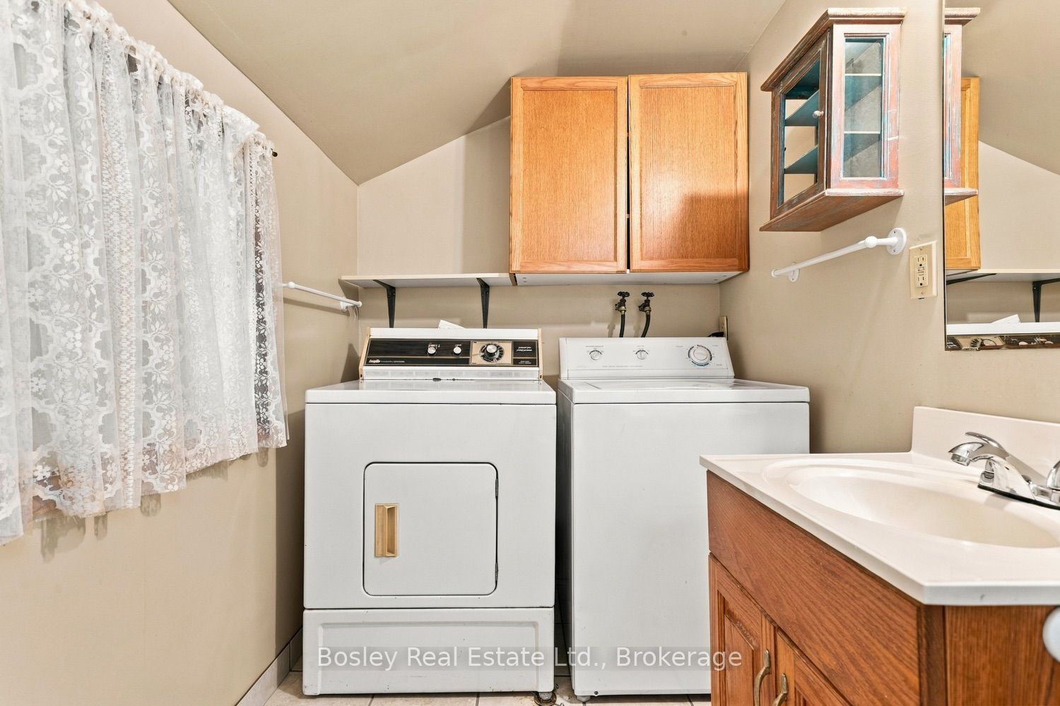 361 Bond Street Property Photo 25