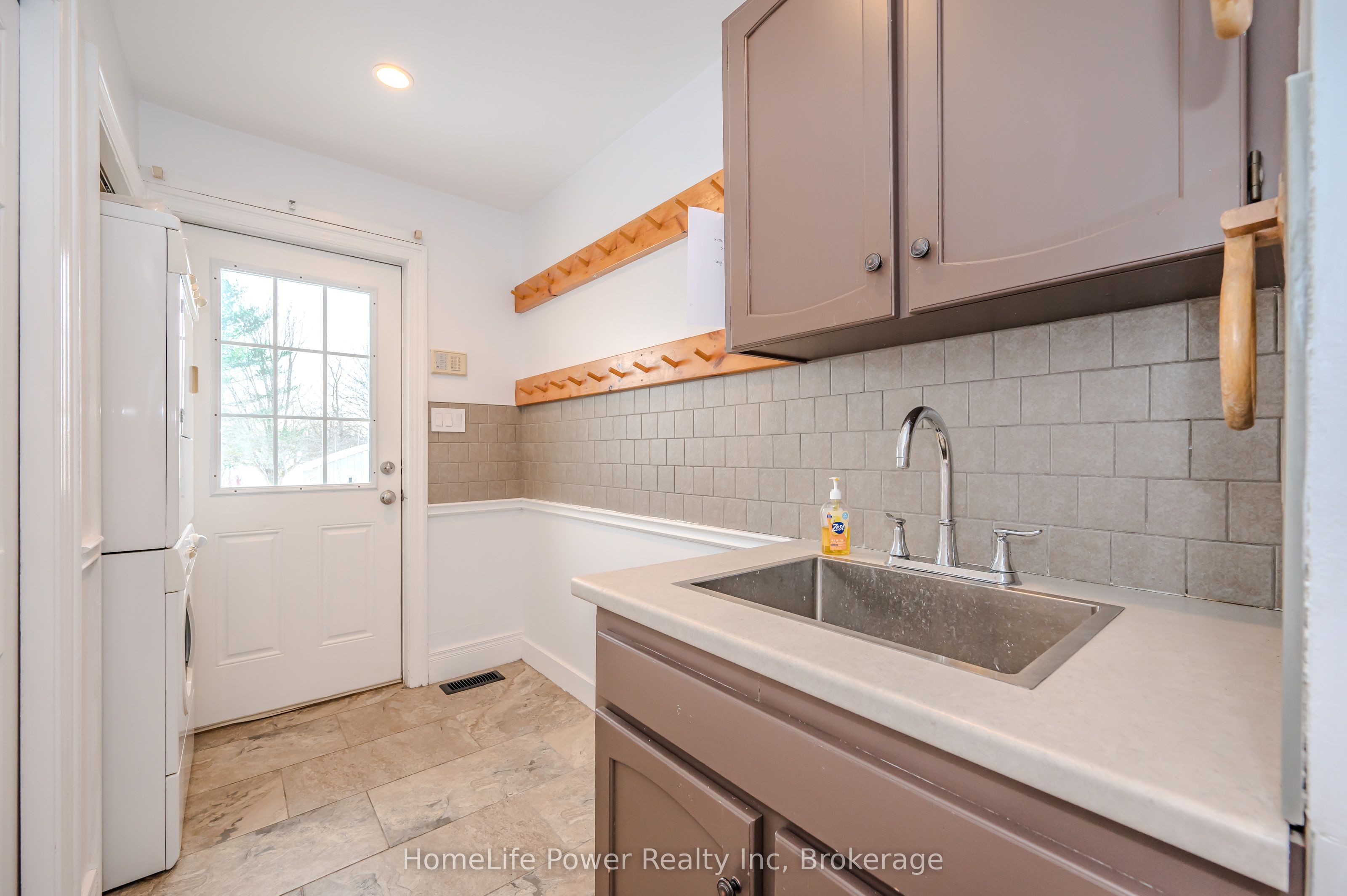 4290 Victoria Road S Property Photo 21
