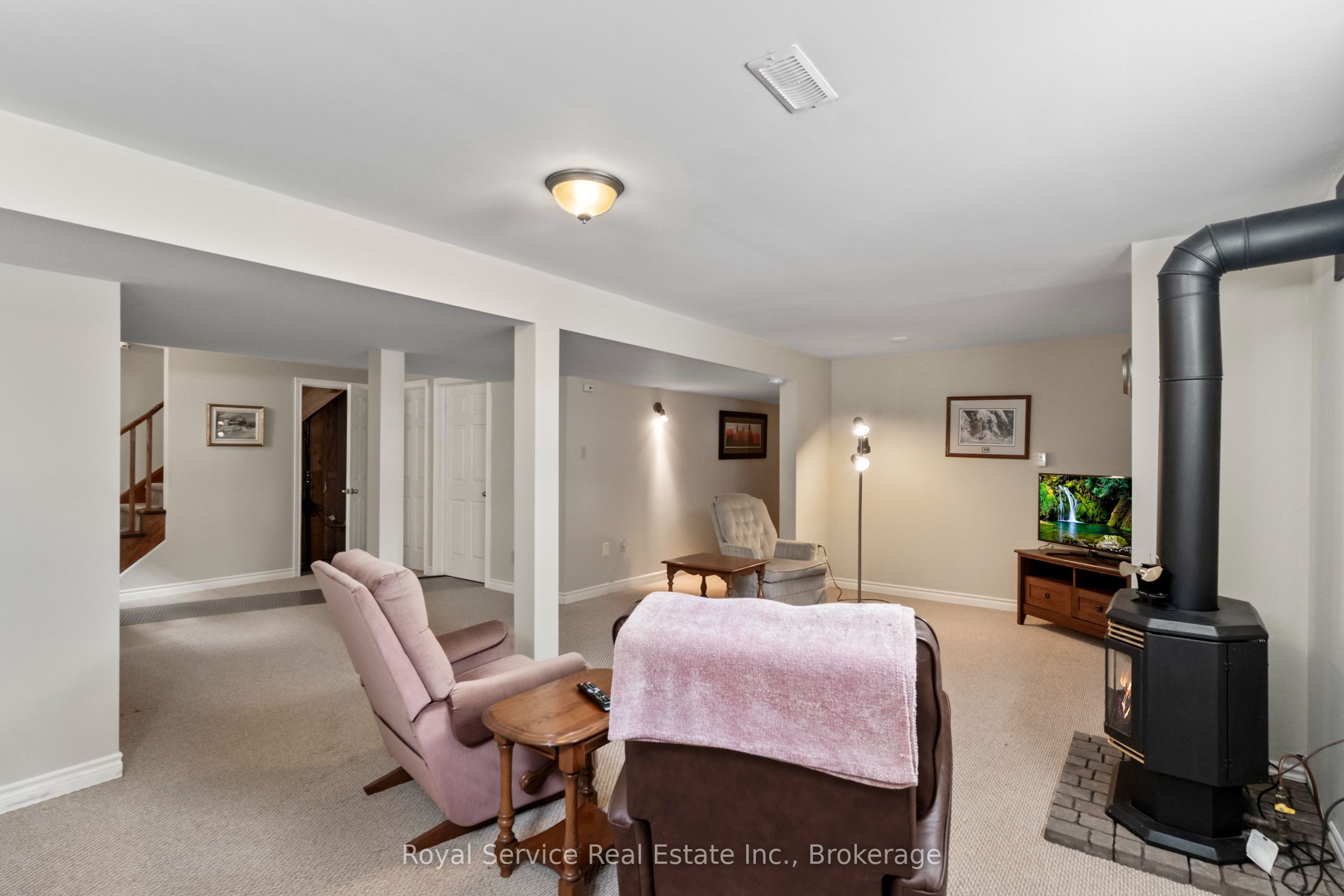 33 Russell Hill Road Property Photo 29