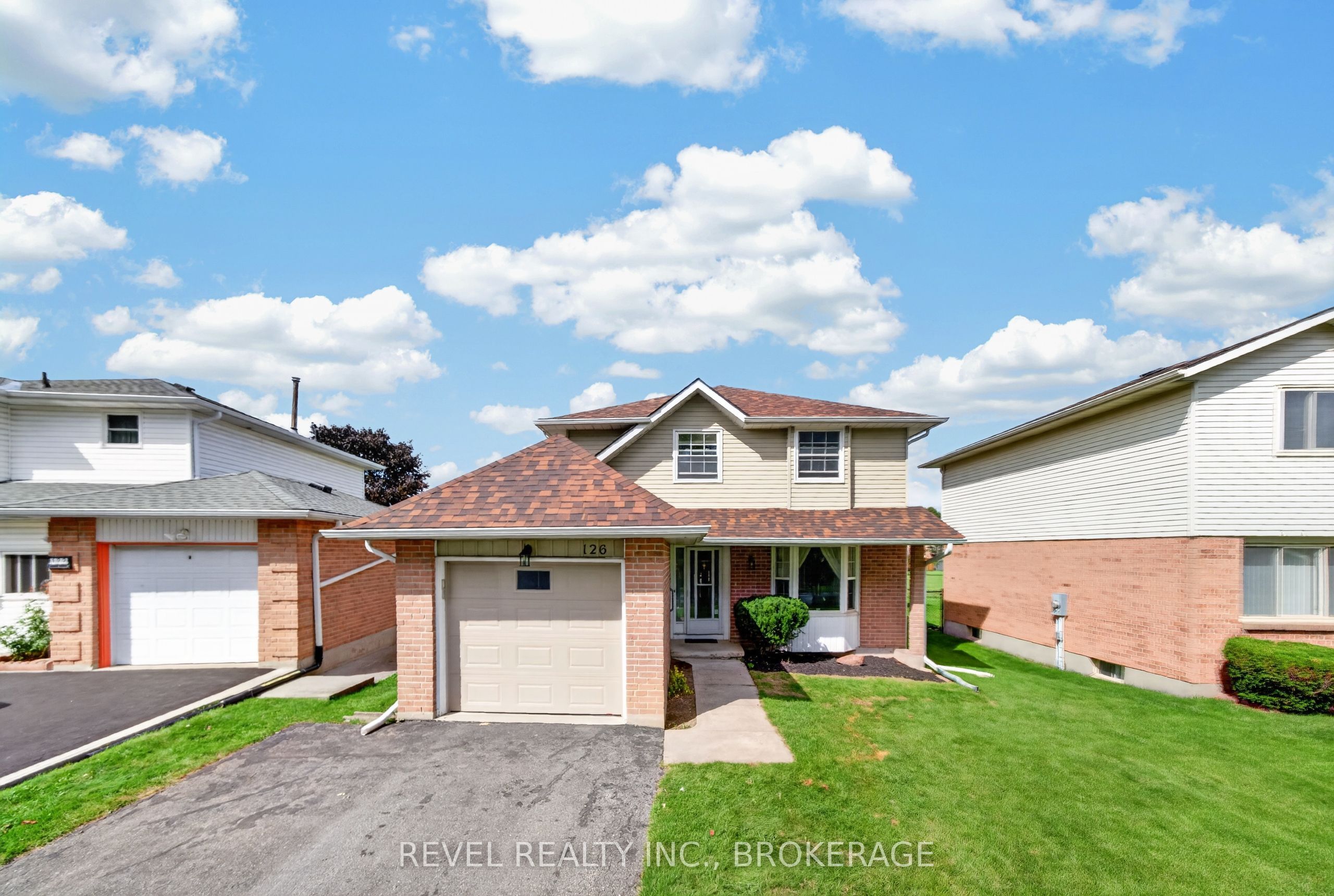126 Grenadier Drive Property Photo 1